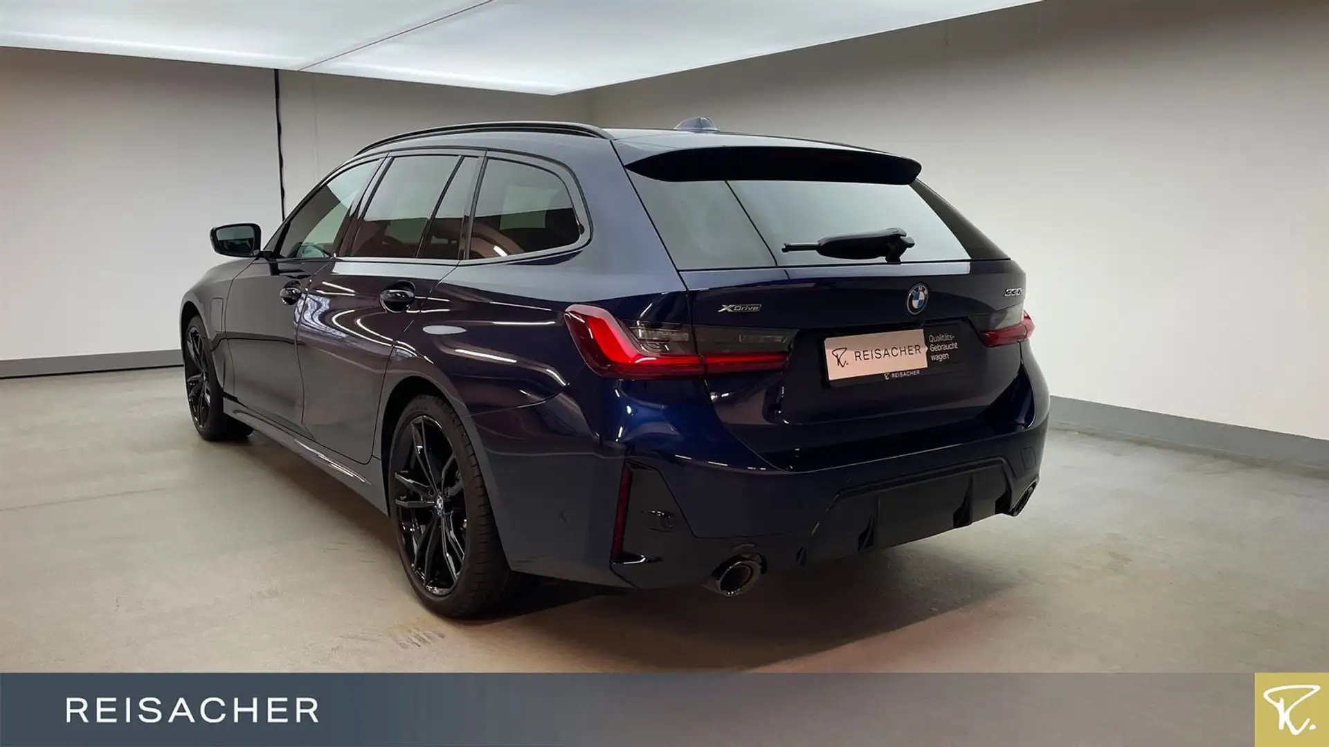 BMW 330 e xDrive Tou M-Sport PRO AHK DA PA LM19" Blau - 2