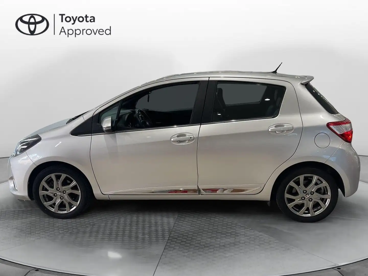 Toyota Yaris Yaris 1.5 5 porte Lounge Grigio - 2