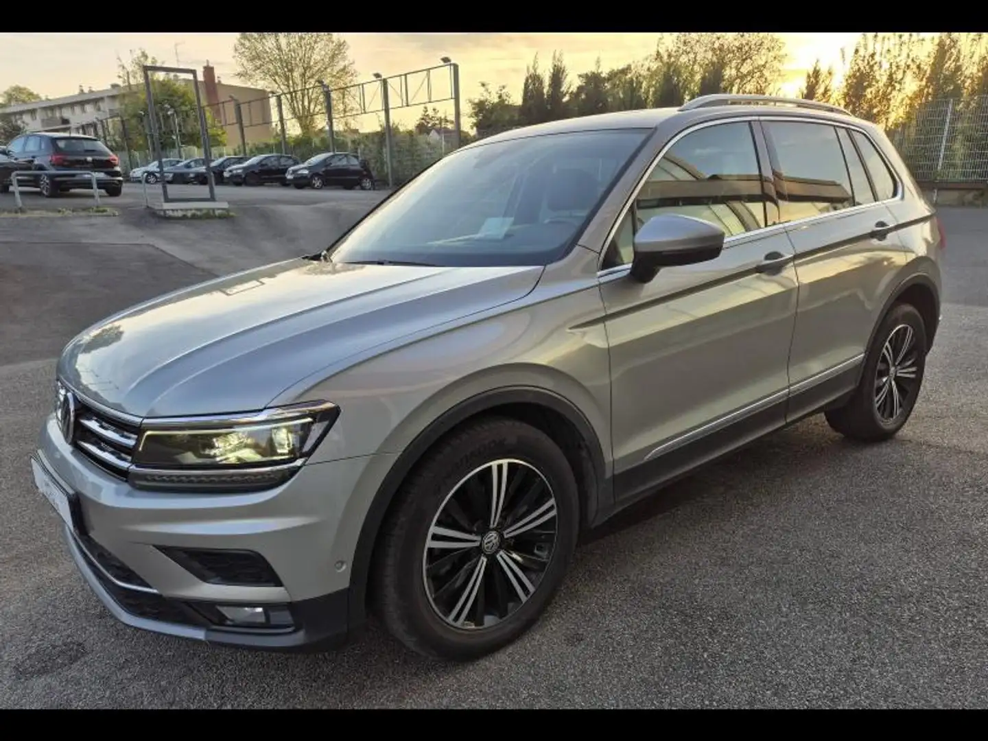 Volkswagen Tiguan 1.5 TSI EVO 150ch Carat Exclusive DSG7 Euro6d-T Gris - 1
