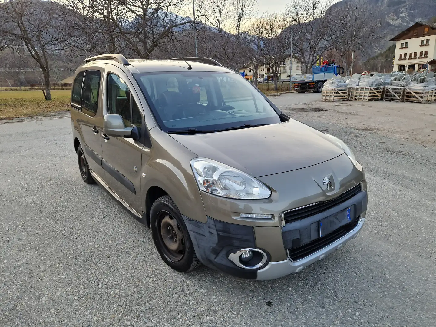 Peugeot Partner Partner Tepee 1.6 hdi Outdoor 115cv Beżowy - 2