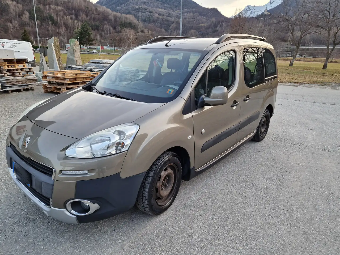 Peugeot Partner Partner Tepee 1.6 hdi Outdoor 115cv Béžová - 1