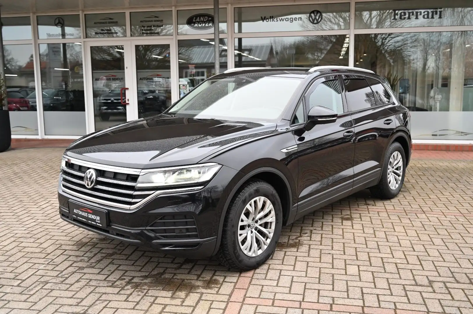 Volkswagen Touareg 4Motion / AHK / SERVICE NEU / SHZ Schwarz - 2
