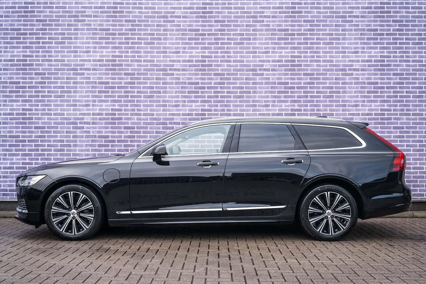 Volvo V90 Recharge T6 AWD Inscription | Navi | Luchtvering | Zwart - 2