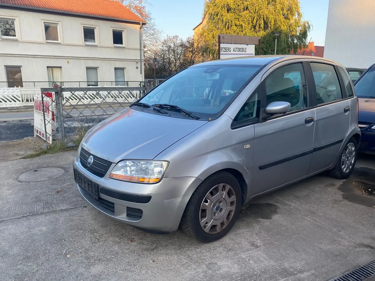 Fiat Idea 1.4 16V Dynamic Grau - 2