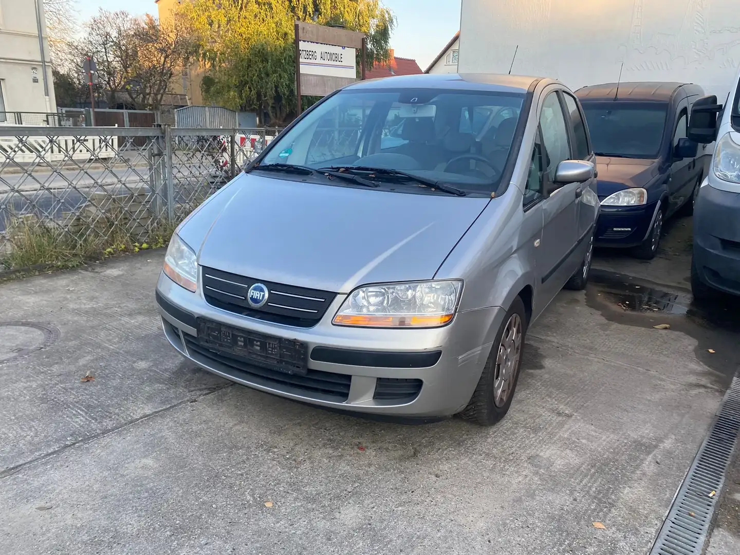 Fiat Idea 1.4 16V Dynamic Grau - 1