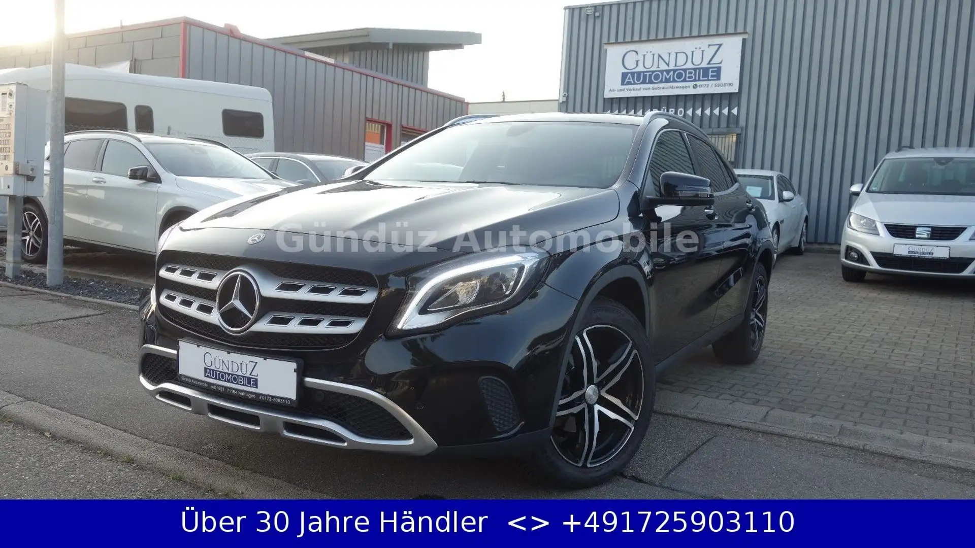 Mercedes-Benz GLA 220 d 7G-CDT 4Matic URBAN*LED*LEDER*NAVI Czarny - 1