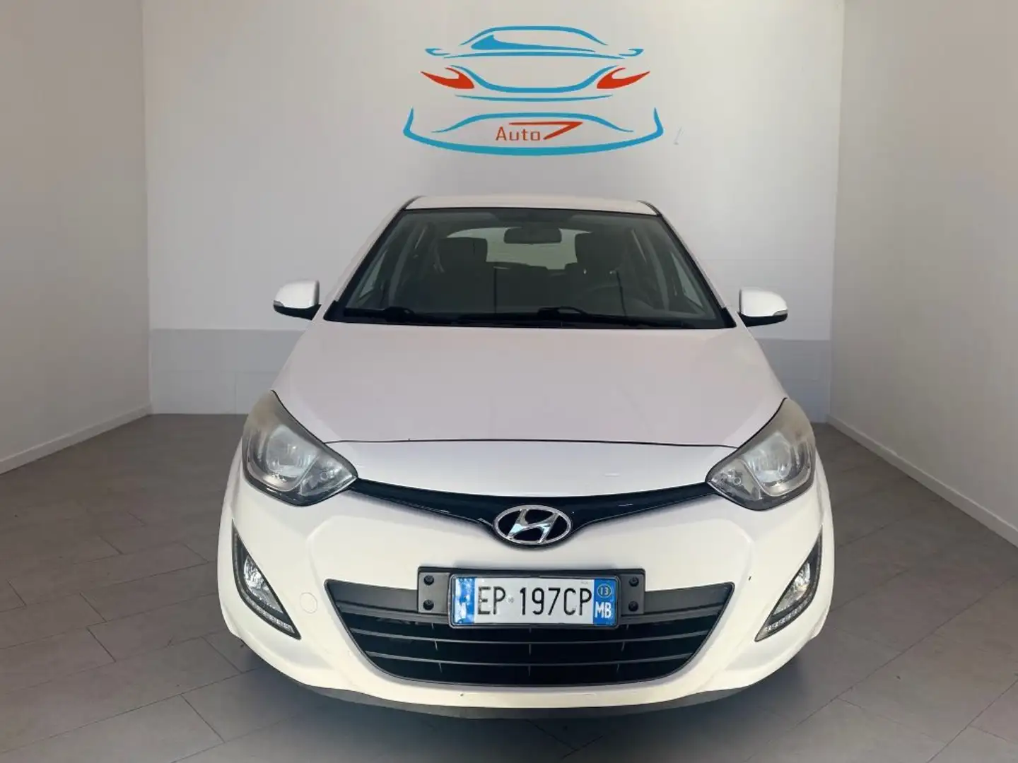 Hyundai i20 1.2 5p. Sound Edition Weiß - 1