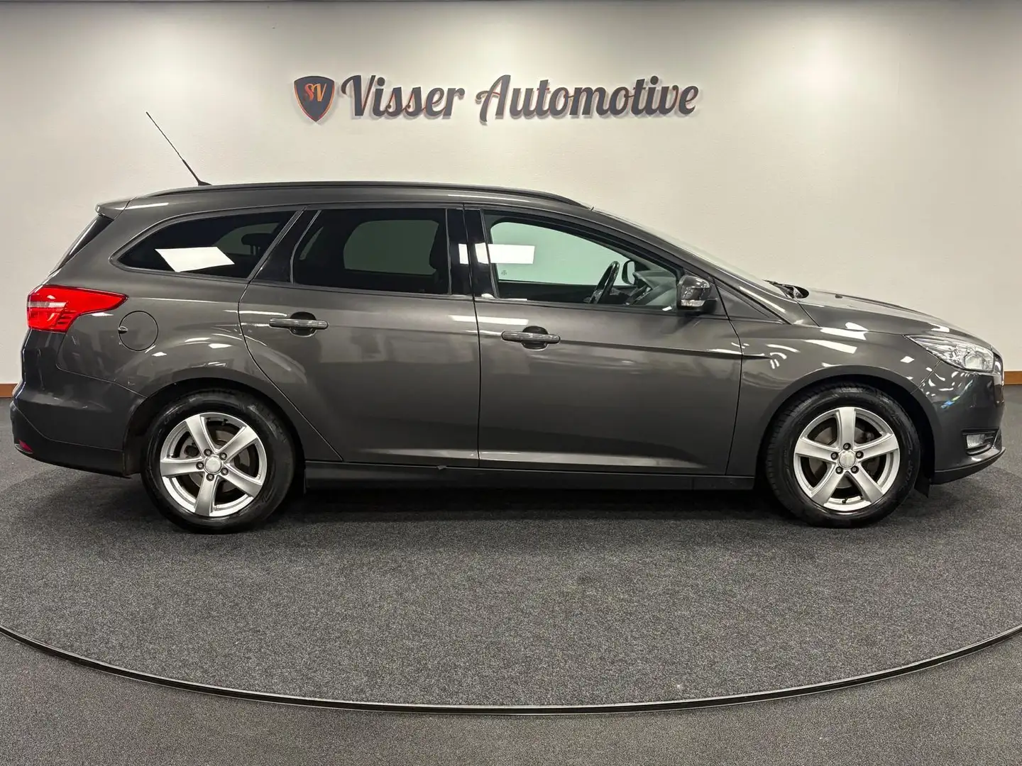 Ford Focus Wagon 1.0 Titanium Edition*Winterpakket*Airco*Crui Grijs - 2