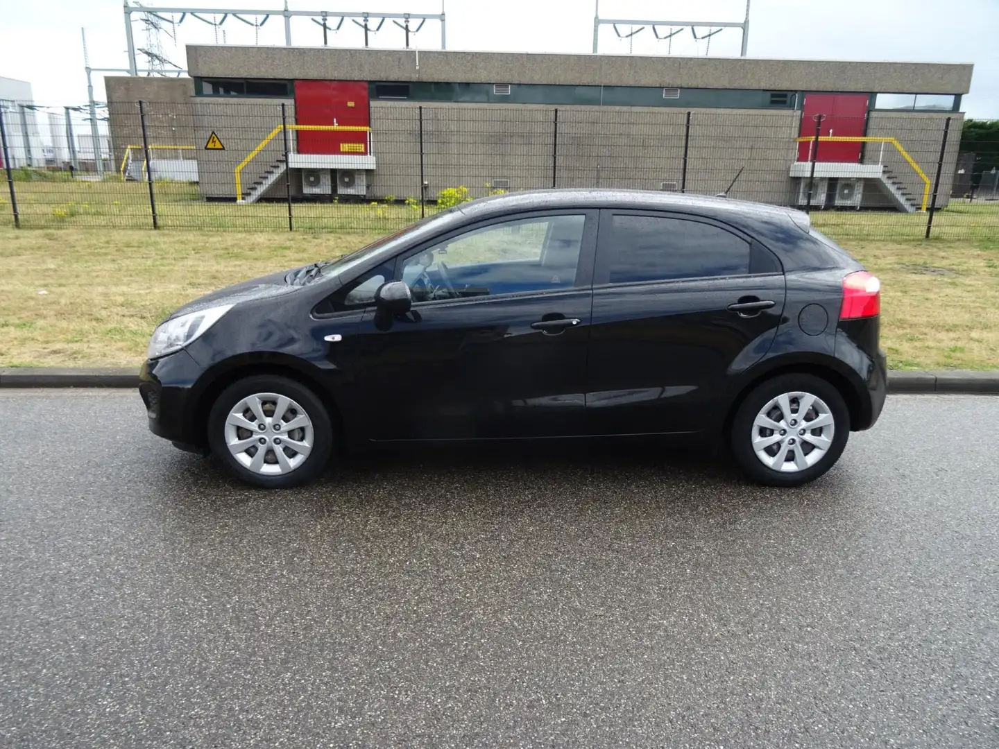 Kia Rio 1.1 CRDi BusinessLine Zwart - 2