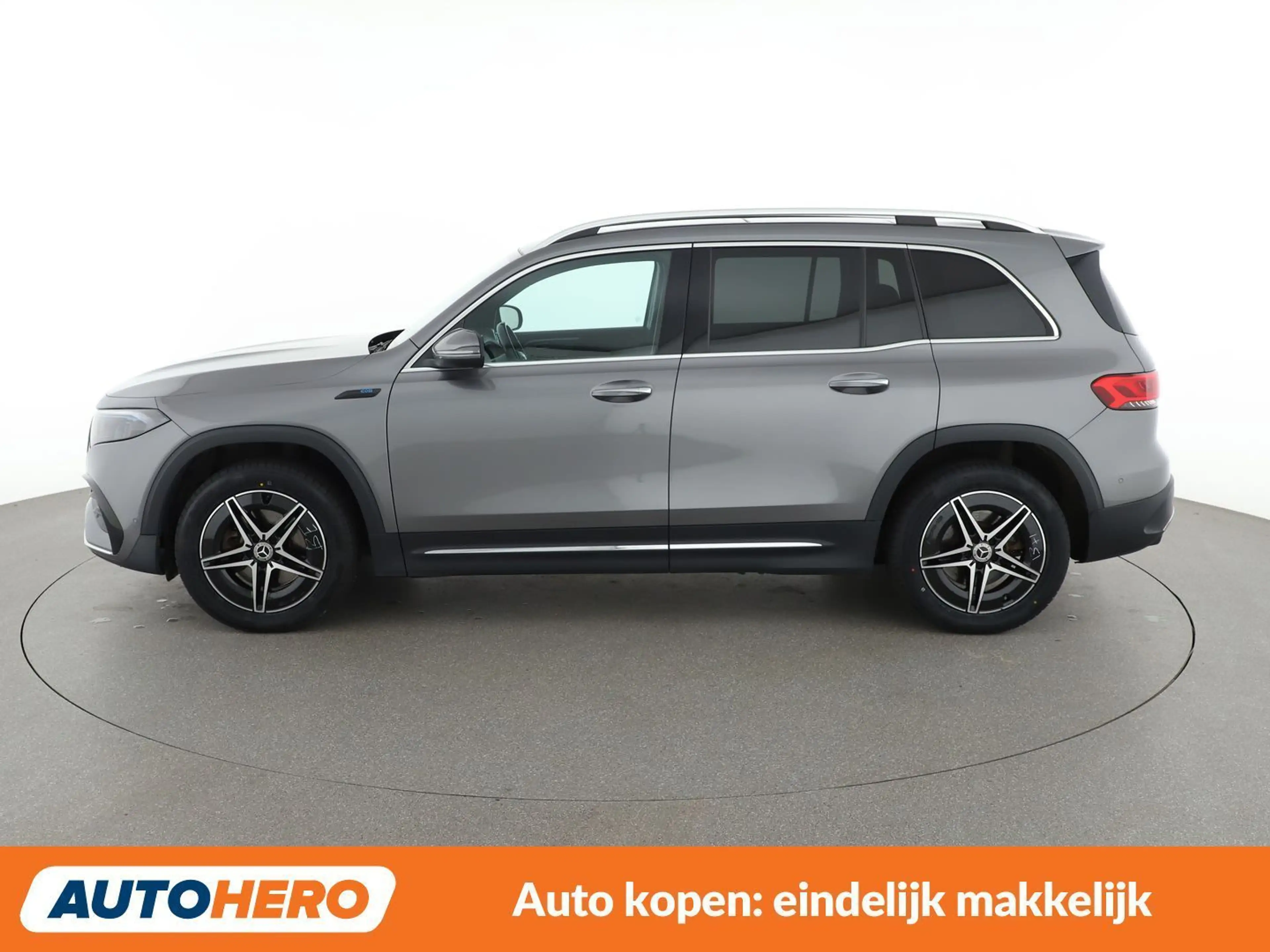 Mercedes-Benz EQB 300 300 4Matic AMG Line — photo 3