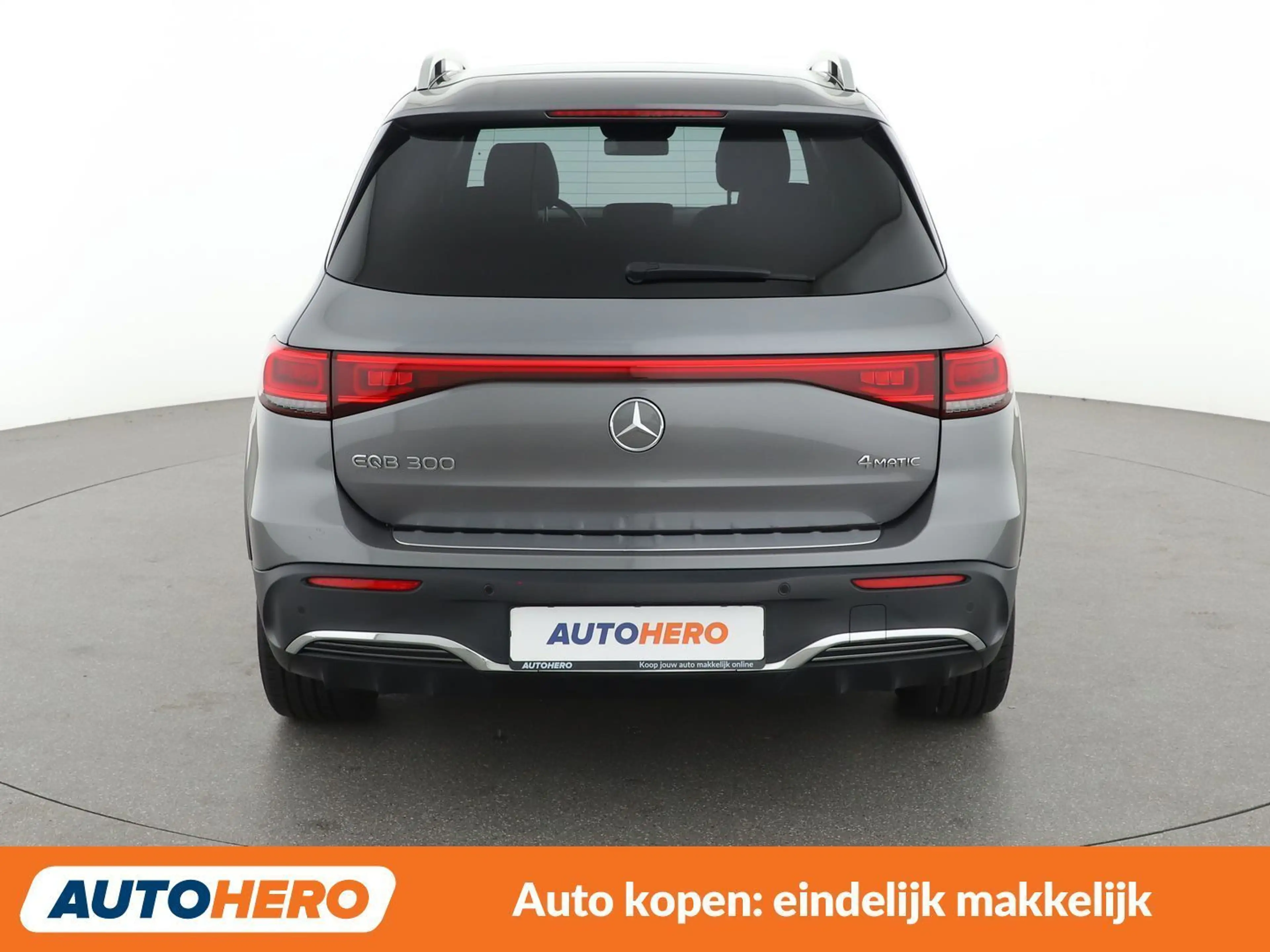 Mercedes-Benz EQB 300 300 4Matic AMG Line — photo 5