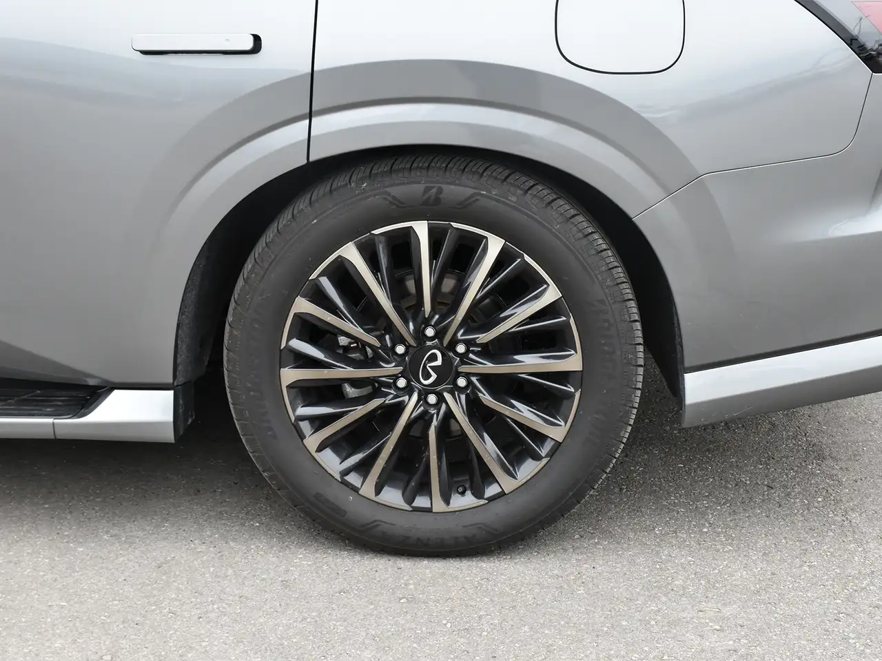 Infiniti QX80 снимка Infiniti QX80