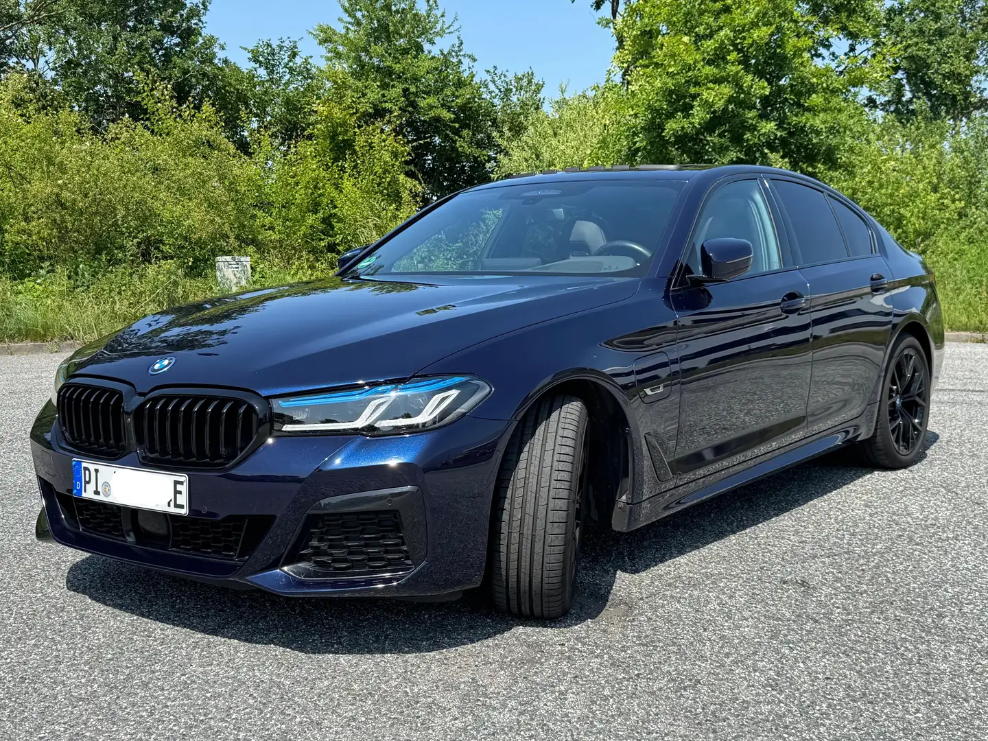 BMW 545 545e TANSANITBLAU Plug-In-Hybrid xDrive MSport Blau - 1
