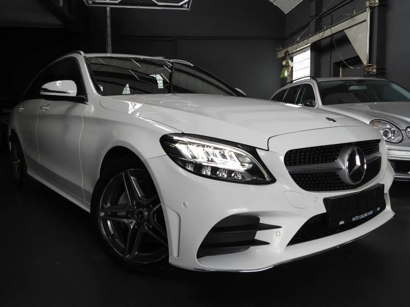Mercedes-Benz C 180 T AMG-LINE Weiß - 2