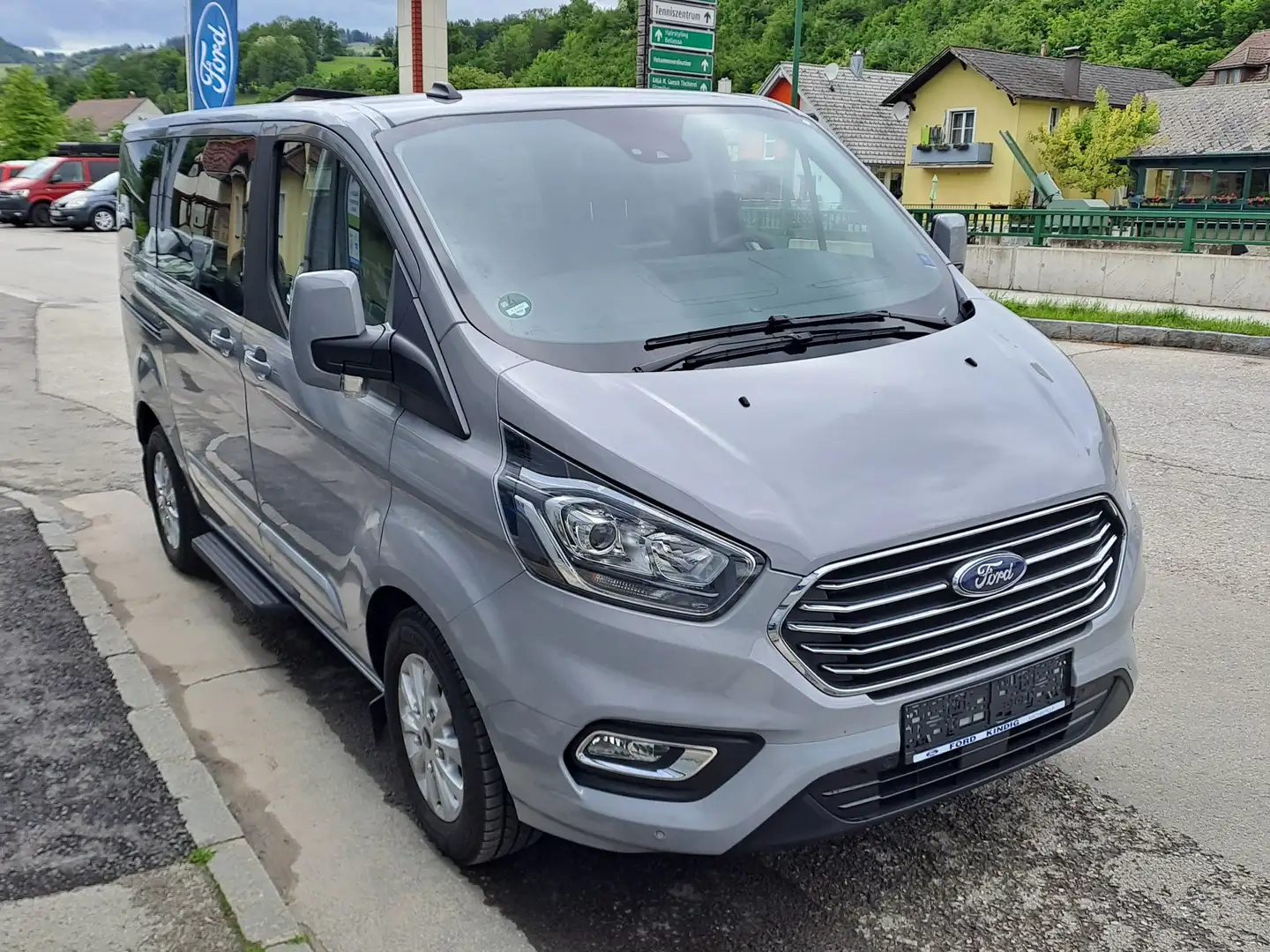 Ford Tourneo Custom 320 L1 Tourneo Titanium X Grau - 1