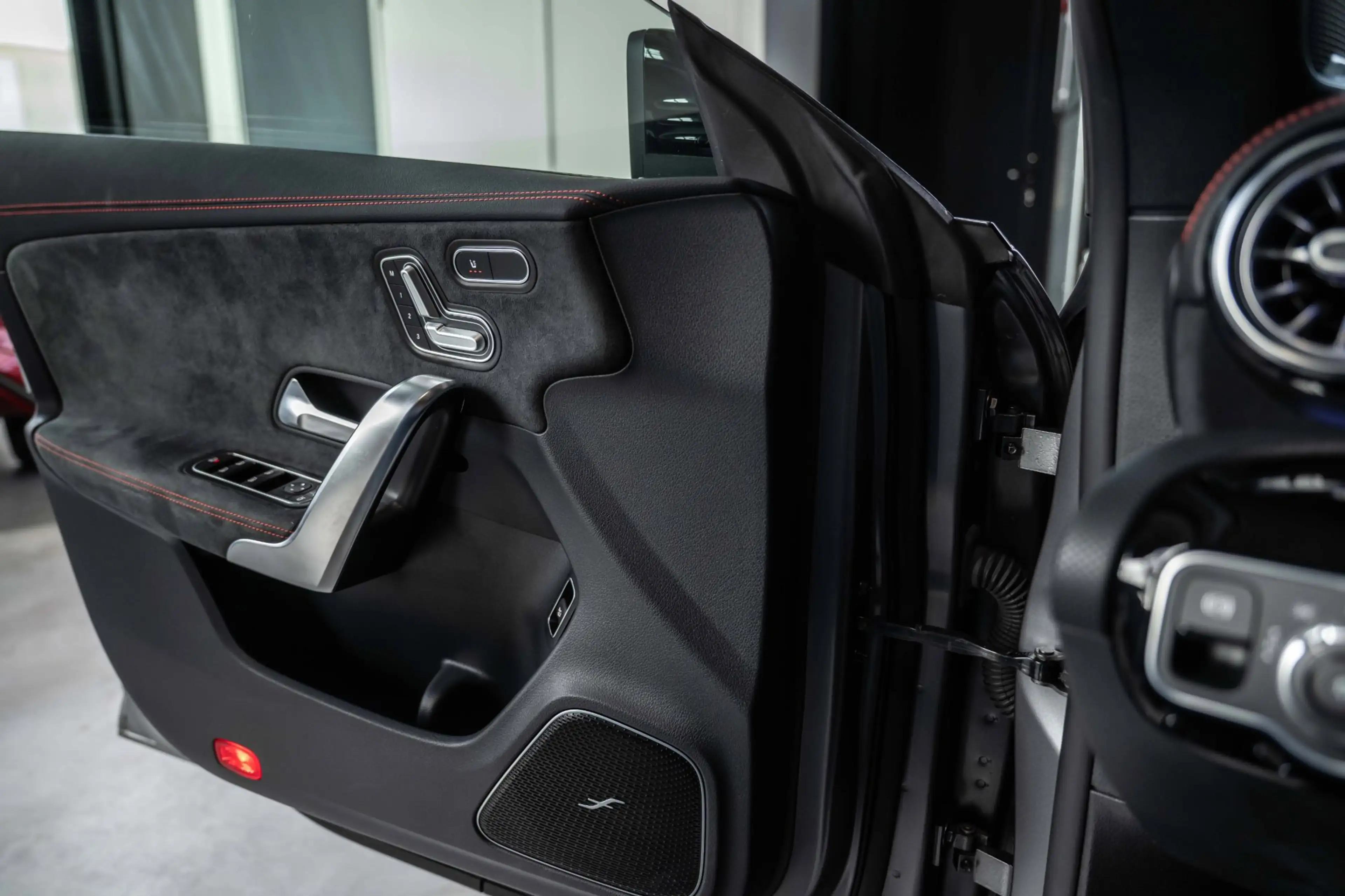 Mercedes-Benz CLA 45 AMG Shooting Brake 4MATIC+|SCHAALSTOELEN|CAMERA — photo 8