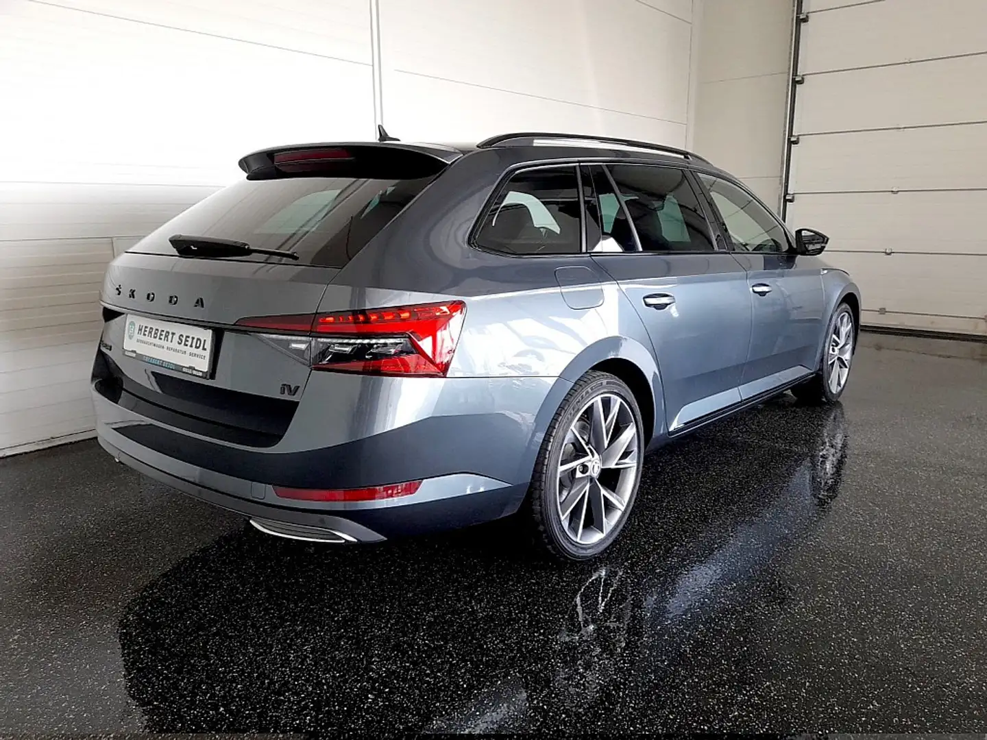 Skoda Superb Kombi SPORTLINE IV 156/218 DSG *SKY / MATRIX-LE... Grau - 2
