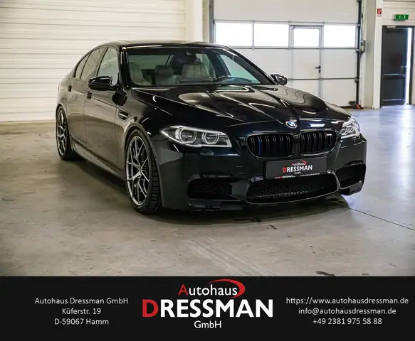 BMW M5 view 3