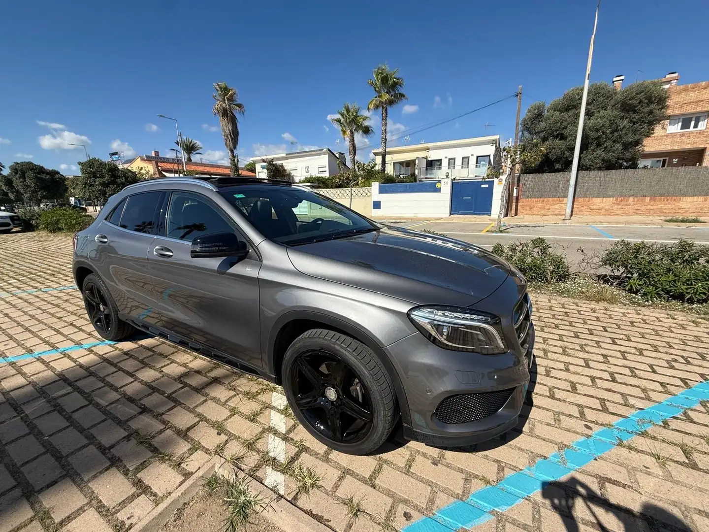 Mercedes-Benz GLA 200 GLA 200d AMG Line 7G-DCT AMG Line Gris - 1