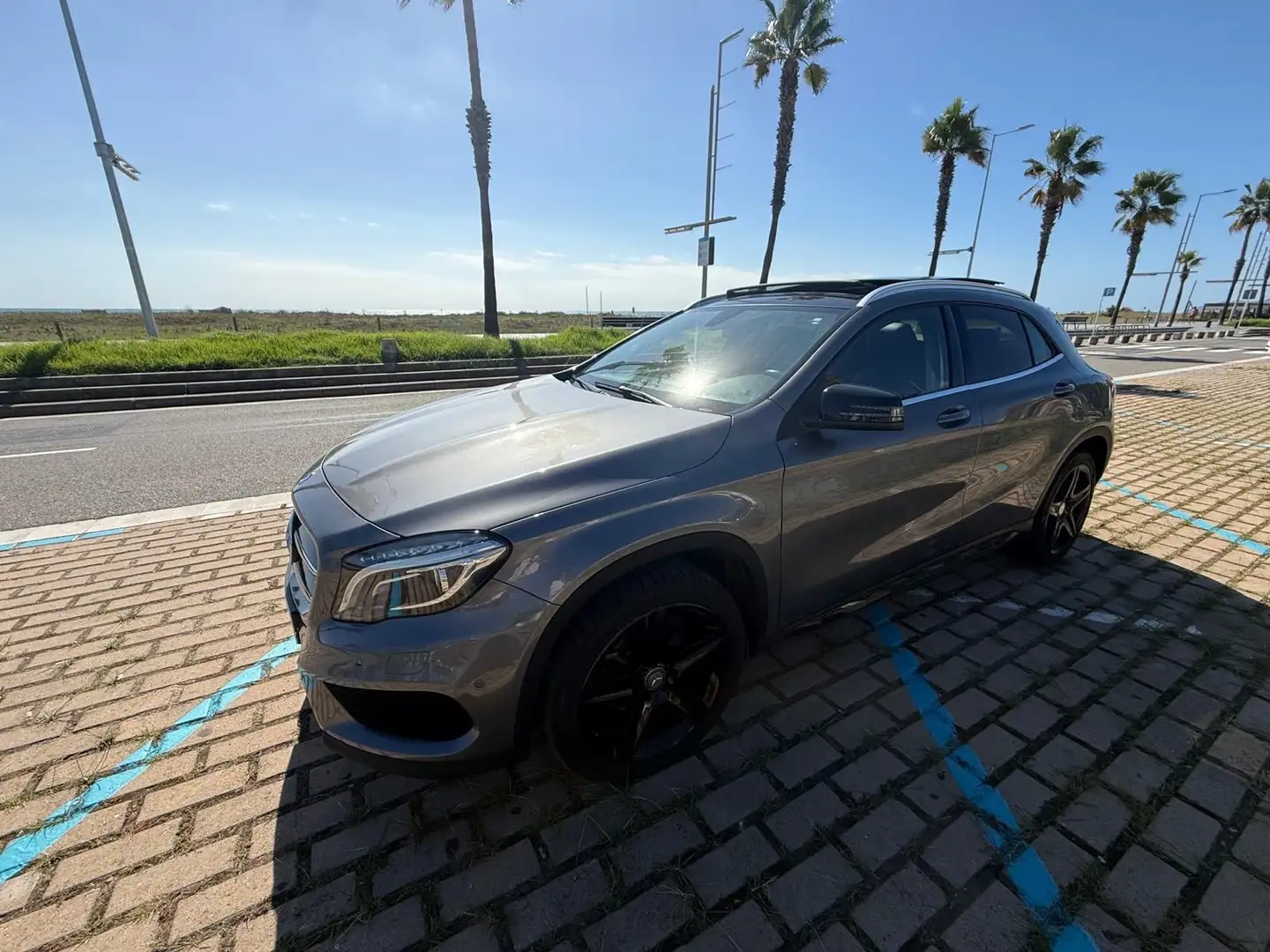 Mercedes-Benz GLA 200 GLA 200d AMG Line 7G-DCT AMG Line Gris - 2