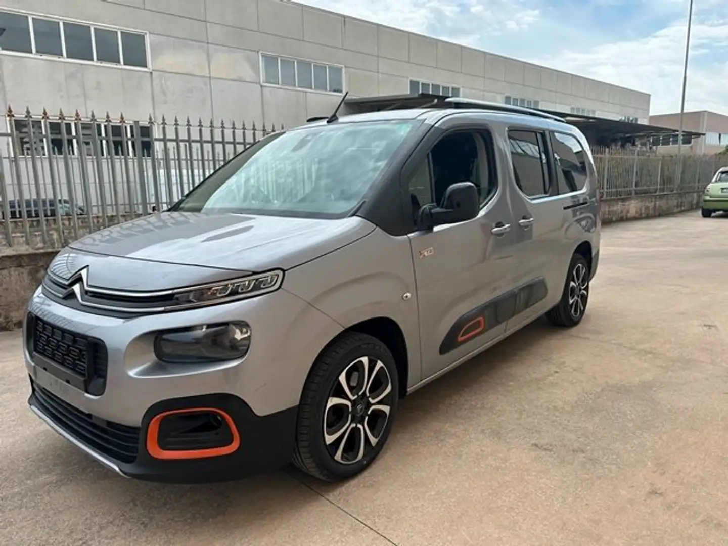 Citroen Berlingo 1.5 bluehdi XL Shine s Grigio - 1
