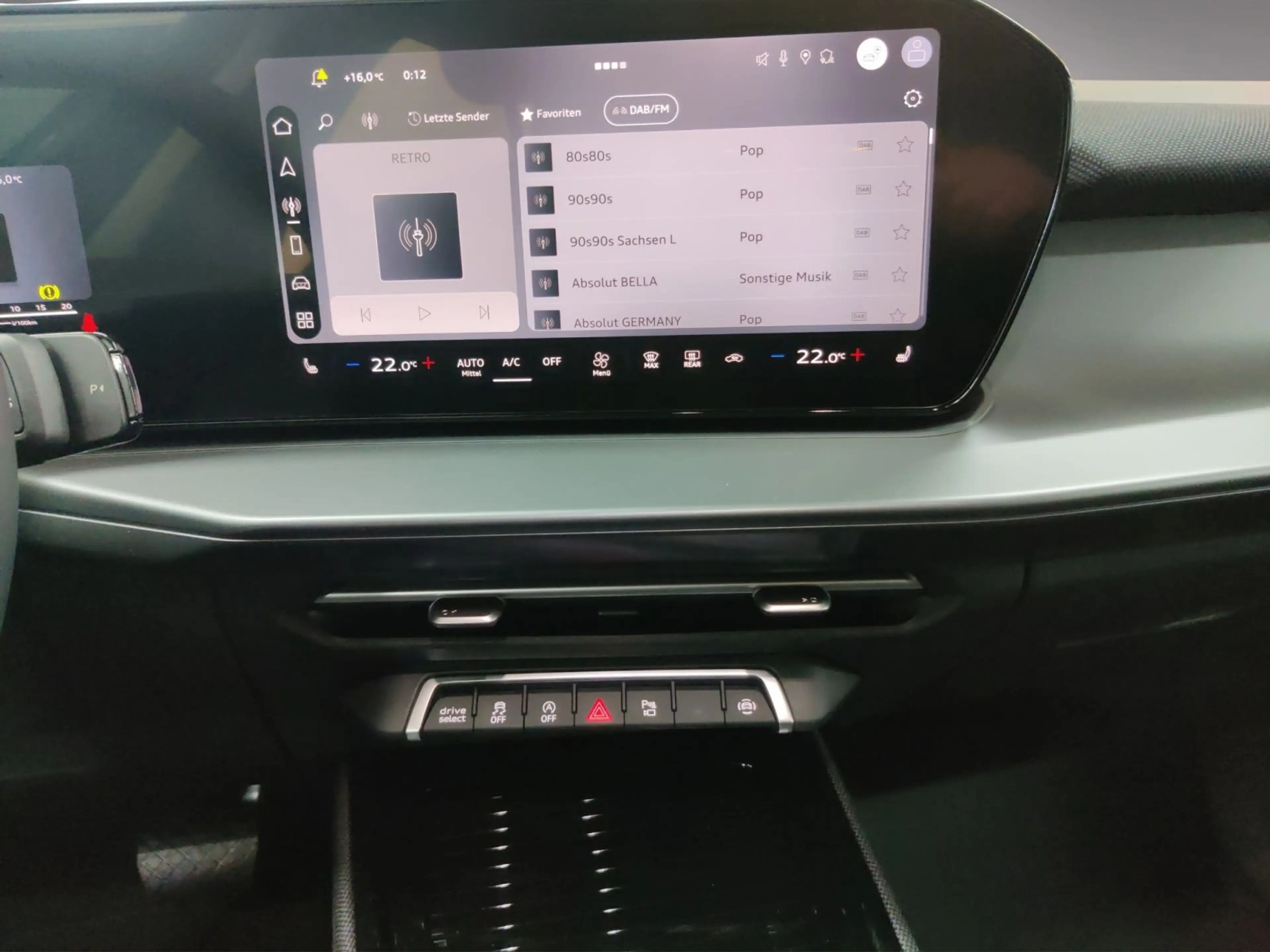 Audi Q3 TFSI neues Modell/AHK/LED+/Tech — photo 12