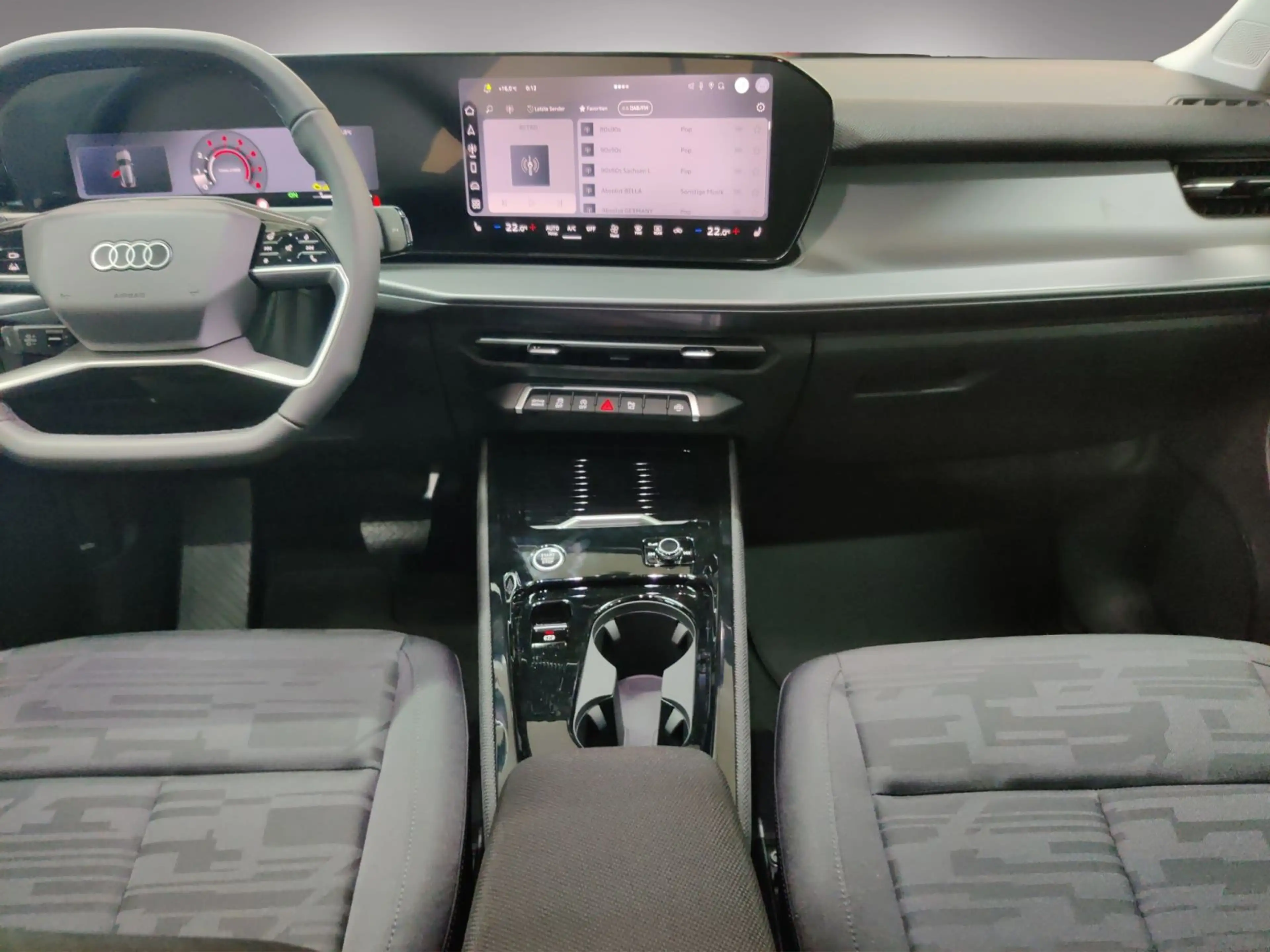 Audi Q3 TFSI neues Modell/AHK/LED+/Tech — photo 11
