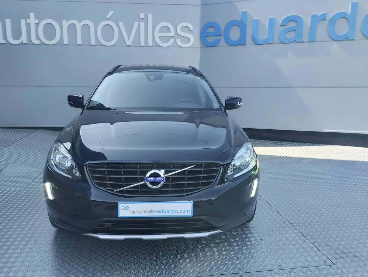 Volvo XC60 D3 Kinetic 150 Negro - 2