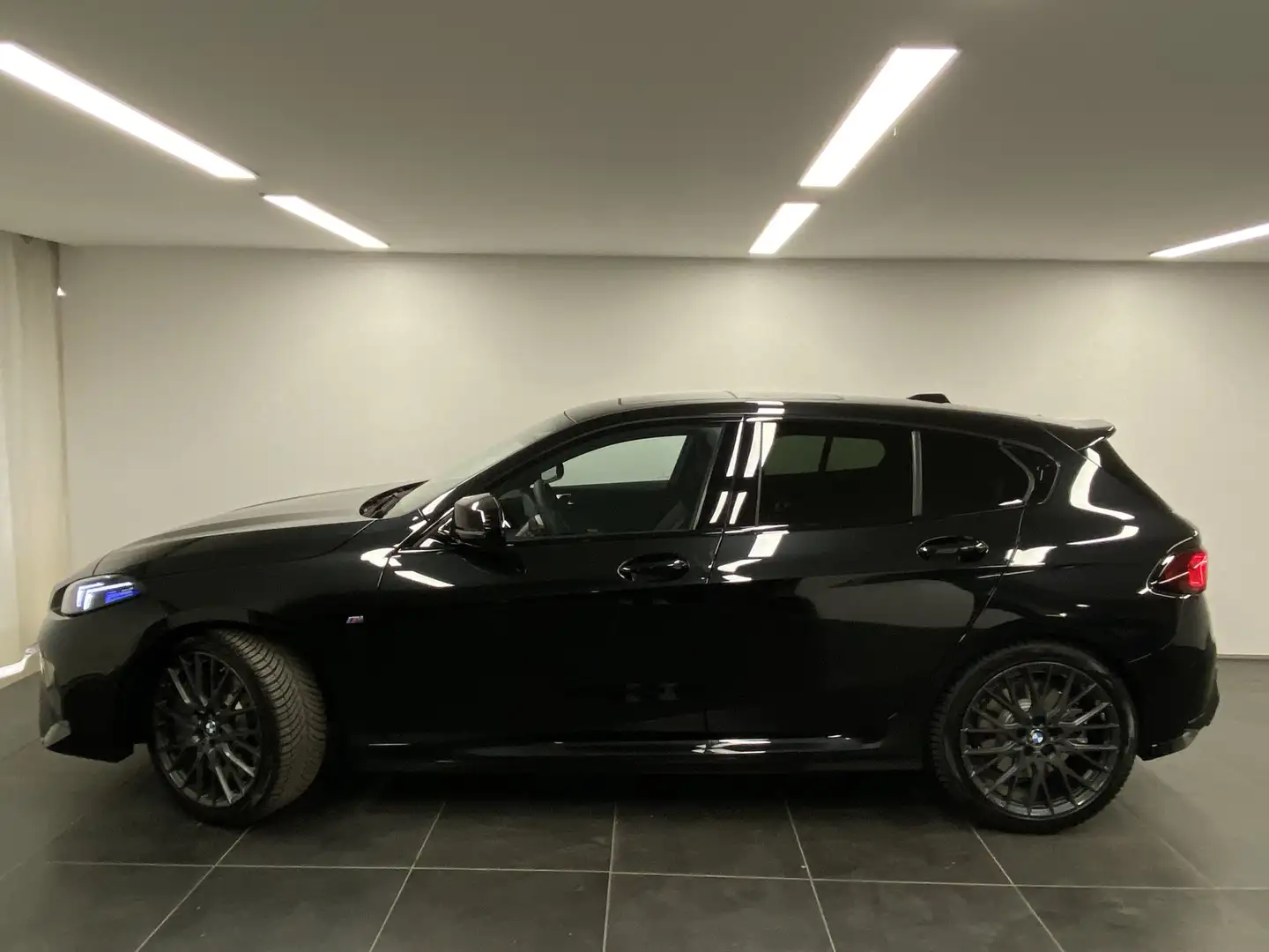 BMW 135 M135 xDrive M Sportpaket DA. Prof. PA. Plus Harman Schwarz - 2