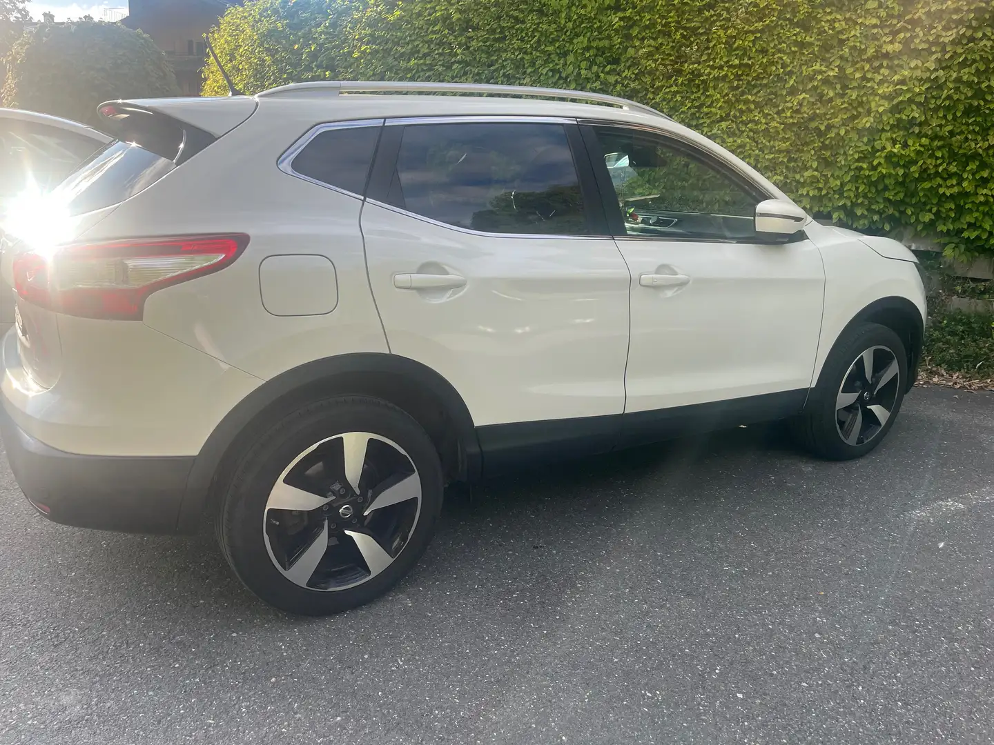 Nissan Qashqai 1,2, Panoramadach, 360* Kamera Weiß - 2