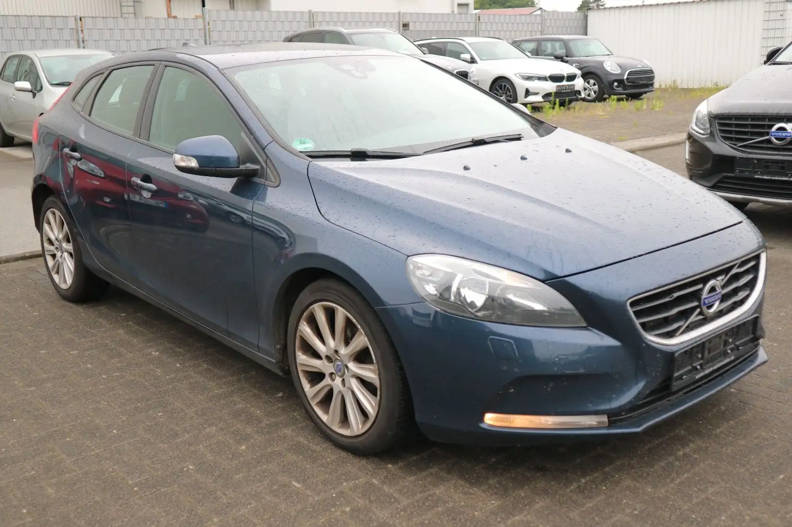 Volvo V40 Kinetic *KLIMA*PDC*SHZ* 17 ZOLL*HU 04.27* Grau - 2