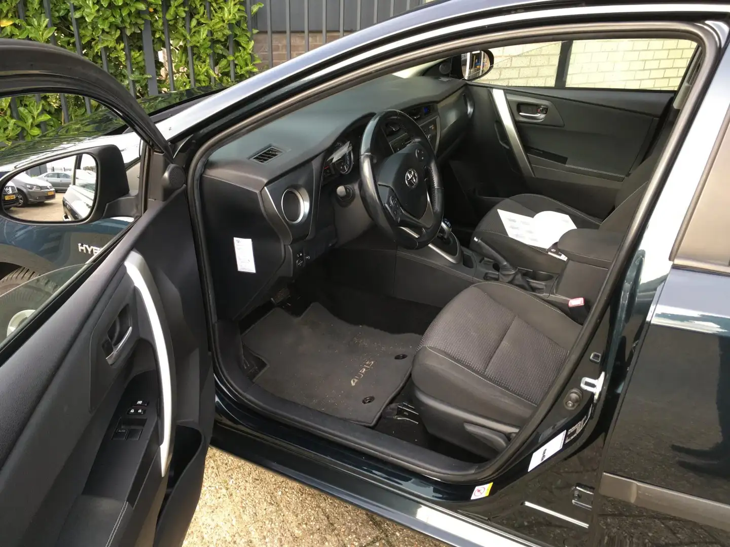 Toyota Auris 1.8 Hybrid Aspiration / NAVI / CAMERA / NWE MODEL Grijs - 2