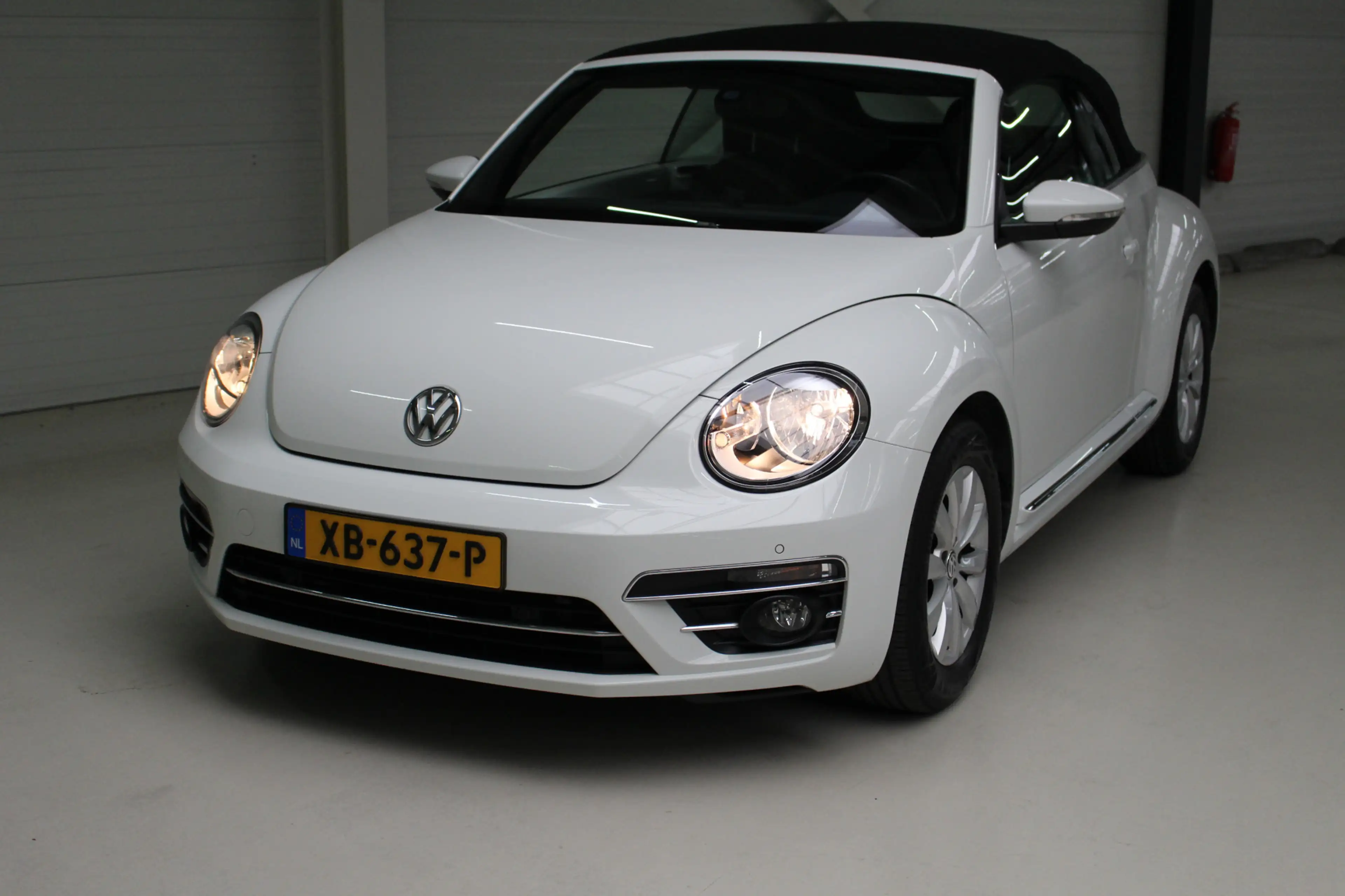 Volkswagen Beetle Cabriolet 1.2 TSI 105pk handgeschakeld | Navigatie — photo 23