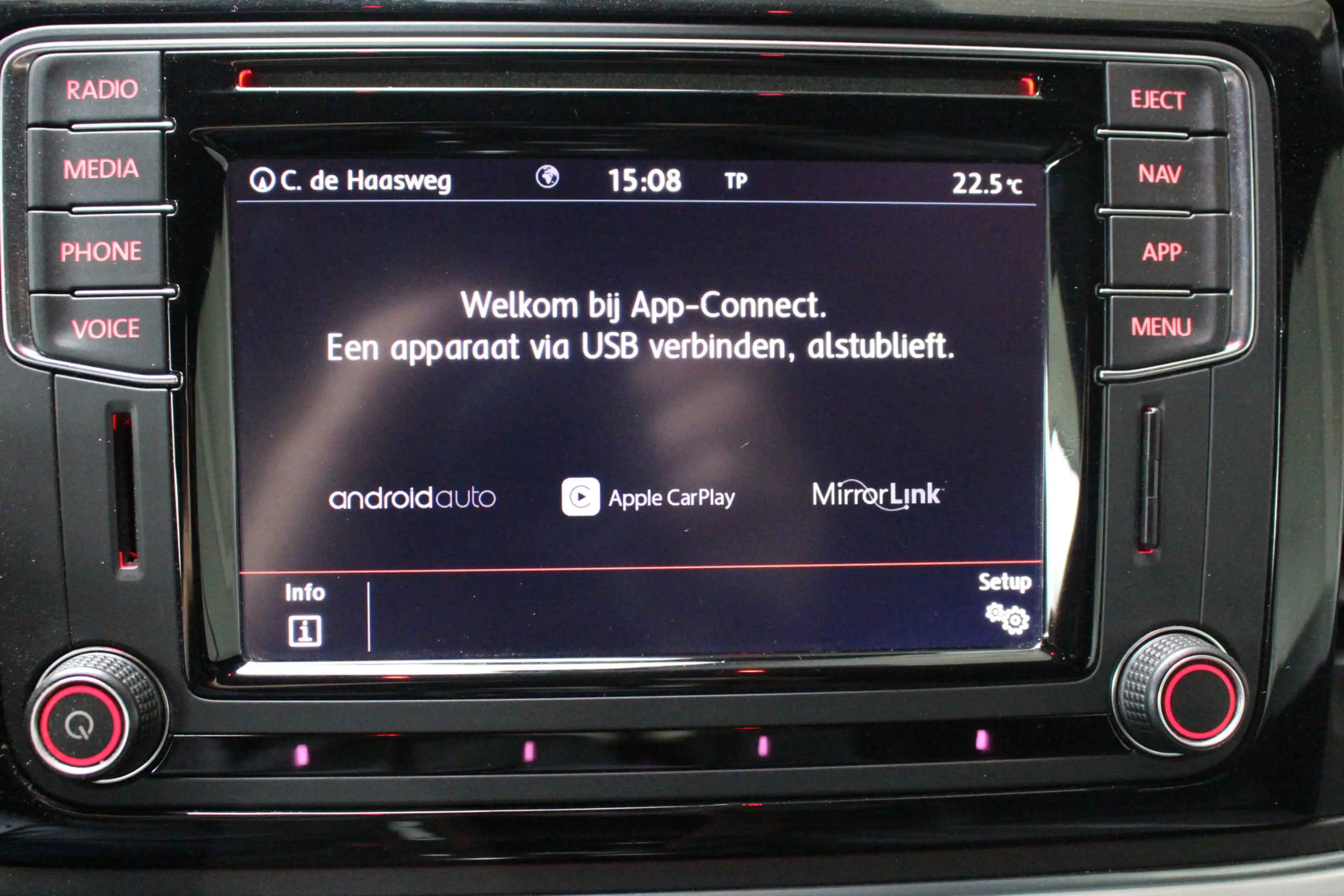 Volkswagen Beetle Cabriolet 1.2 TSI 105pk handgeschakeld | Navigatie — photo 21