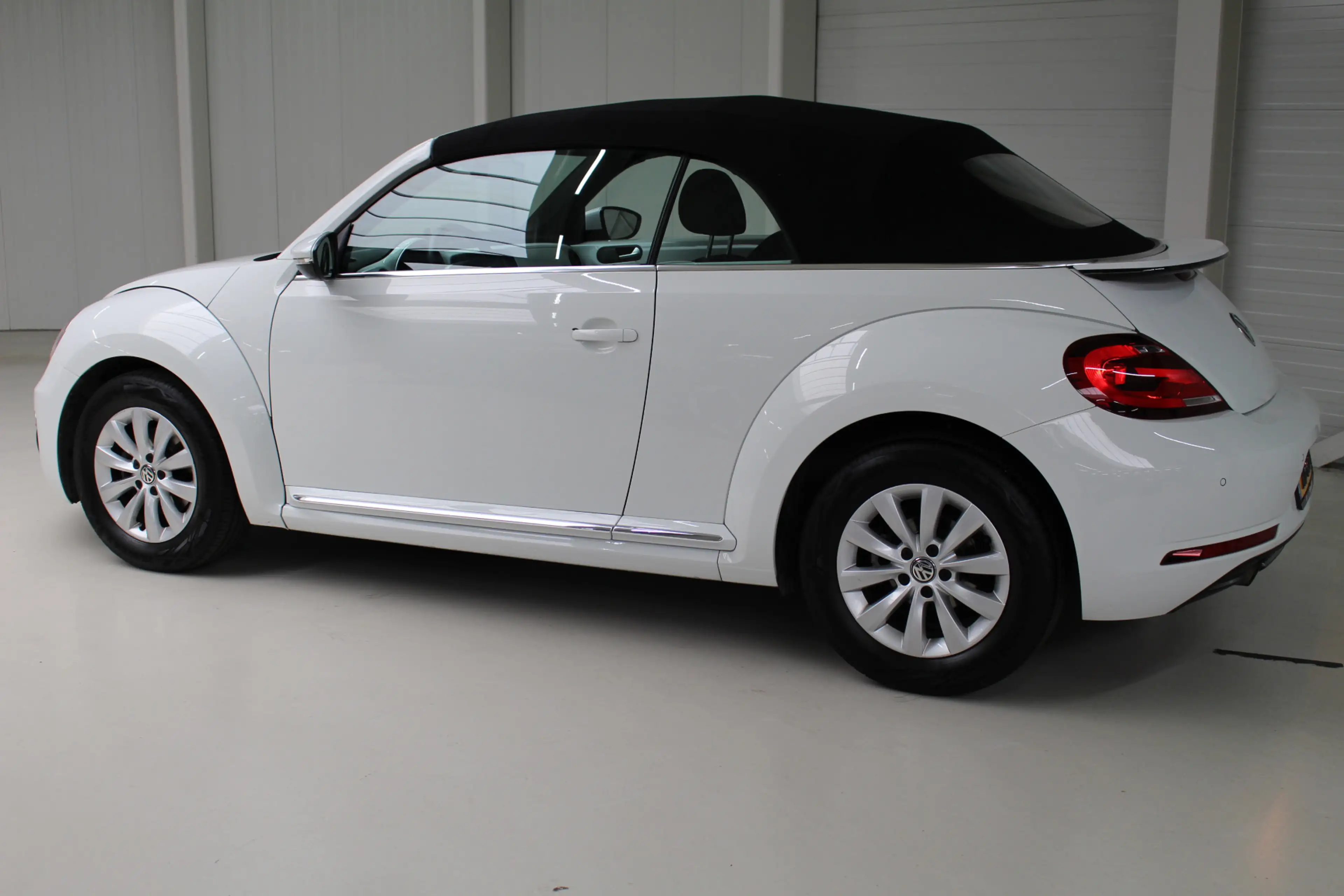 Volkswagen Beetle Cabriolet 1.2 TSI 105pk handgeschakeld | Navigatie — photo 2