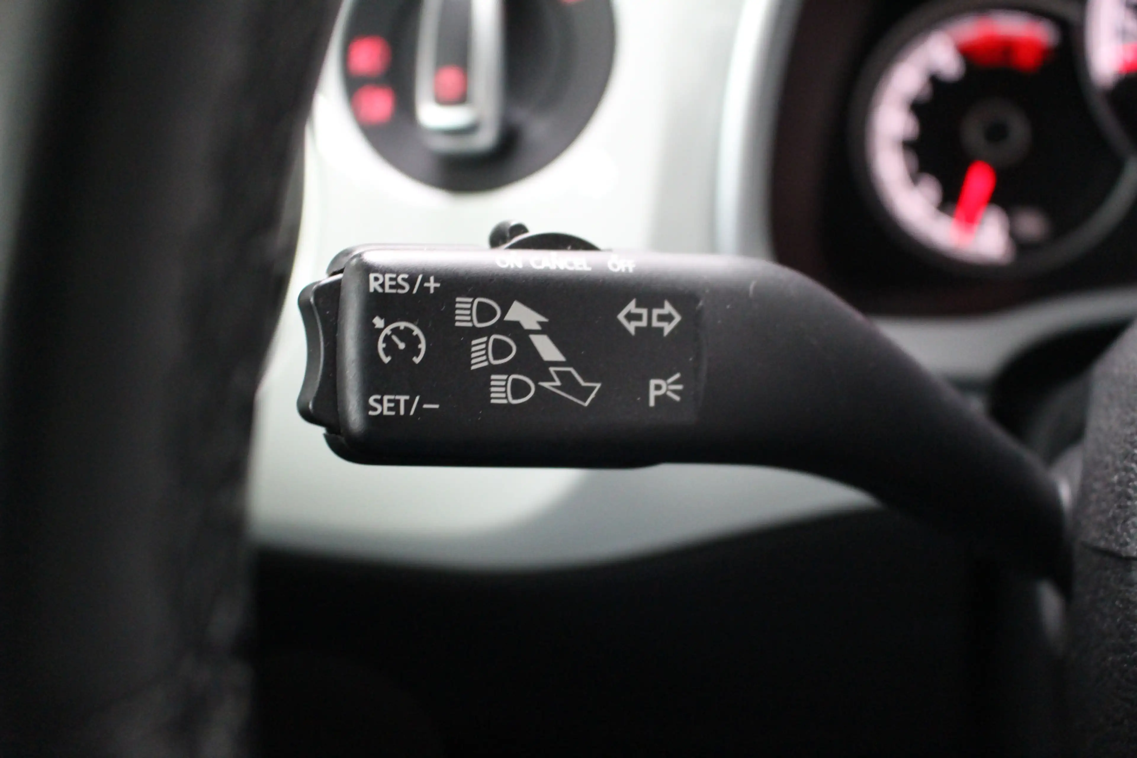 Volkswagen Beetle Cabriolet 1.2 TSI 105pk handgeschakeld | Navigatie — photo 12