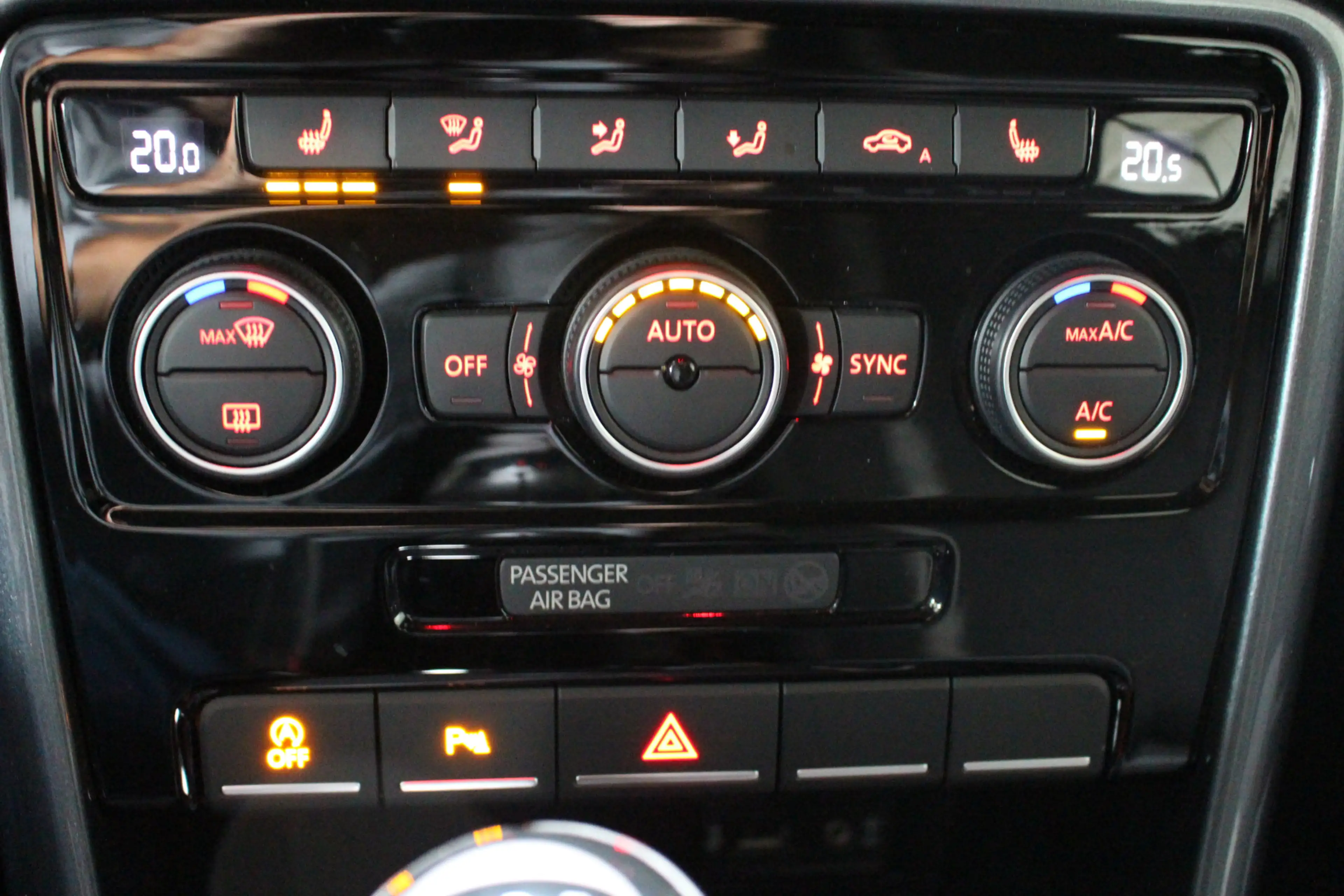 Volkswagen Beetle Cabriolet 1.2 TSI 105pk handgeschakeld | Navigatie — photo 20