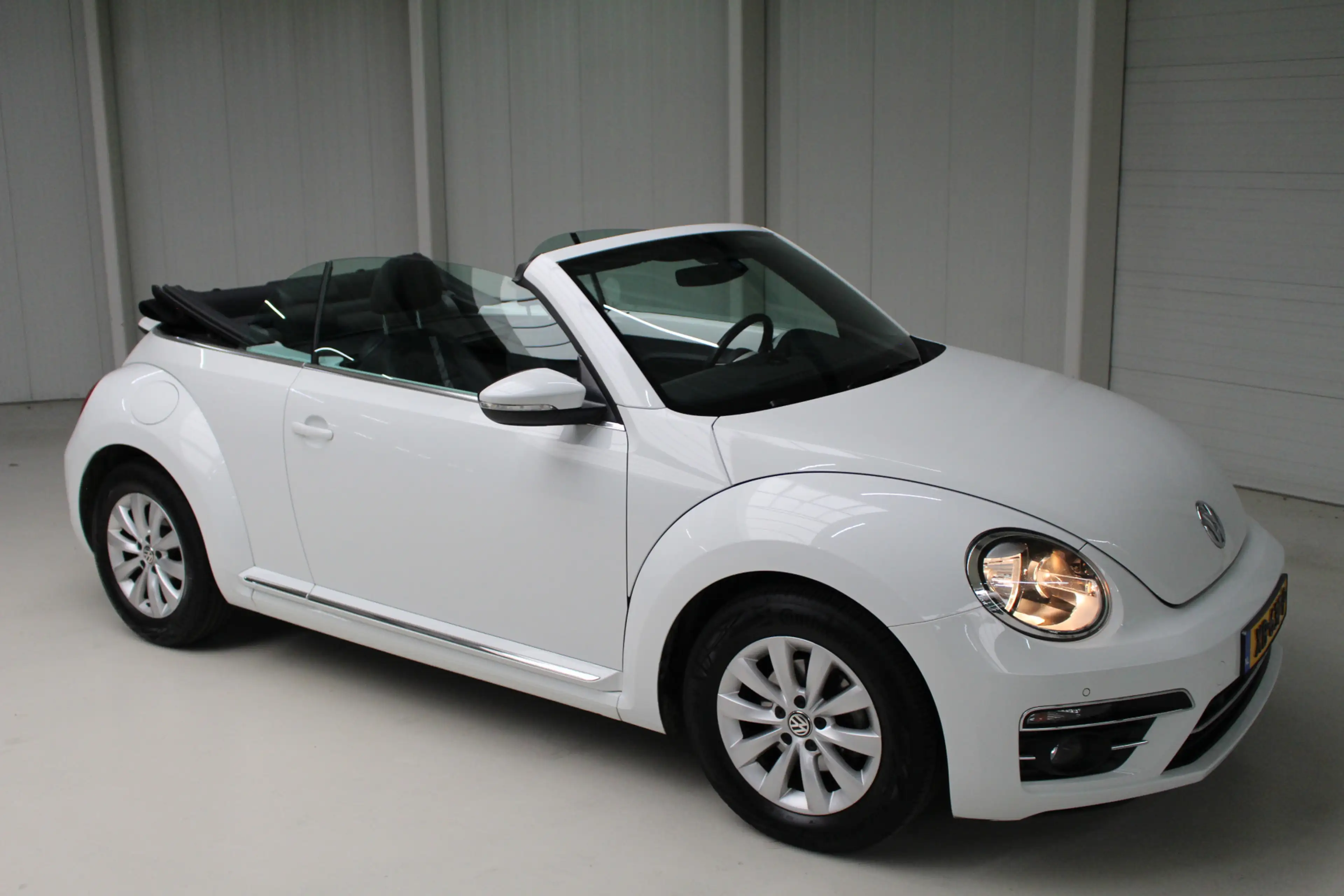 Volkswagen Beetle Cabriolet 1.2 TSI 105pk handgeschakeld | Navigatie — photo 6