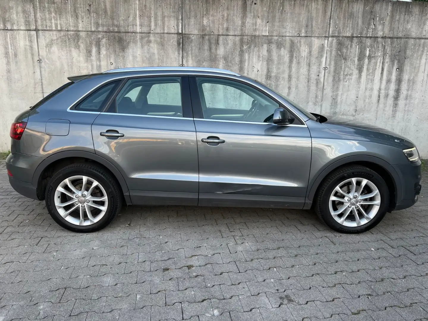 Audi Q3 2.0TFSI 155kW S tronic quattro*Leder*Pano*ACC Gris - 2
