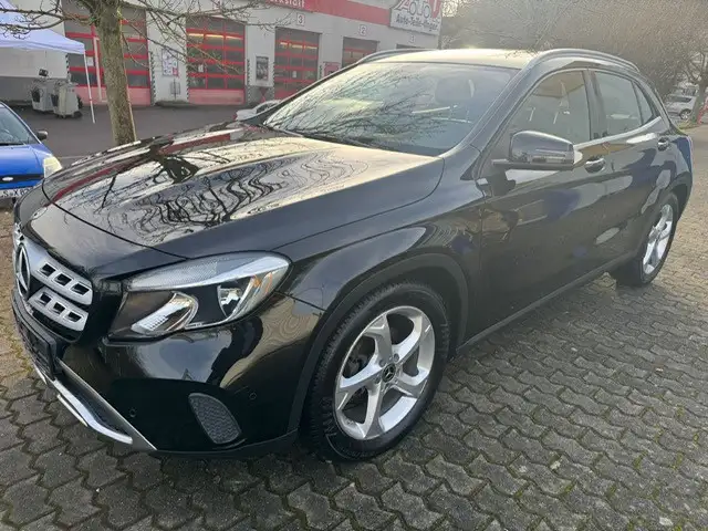 Mercedes-Benz GLA 200 MERCEDES-BENZ GLA 200 AUTOMATIK LEDER NAVI SHZ KEY