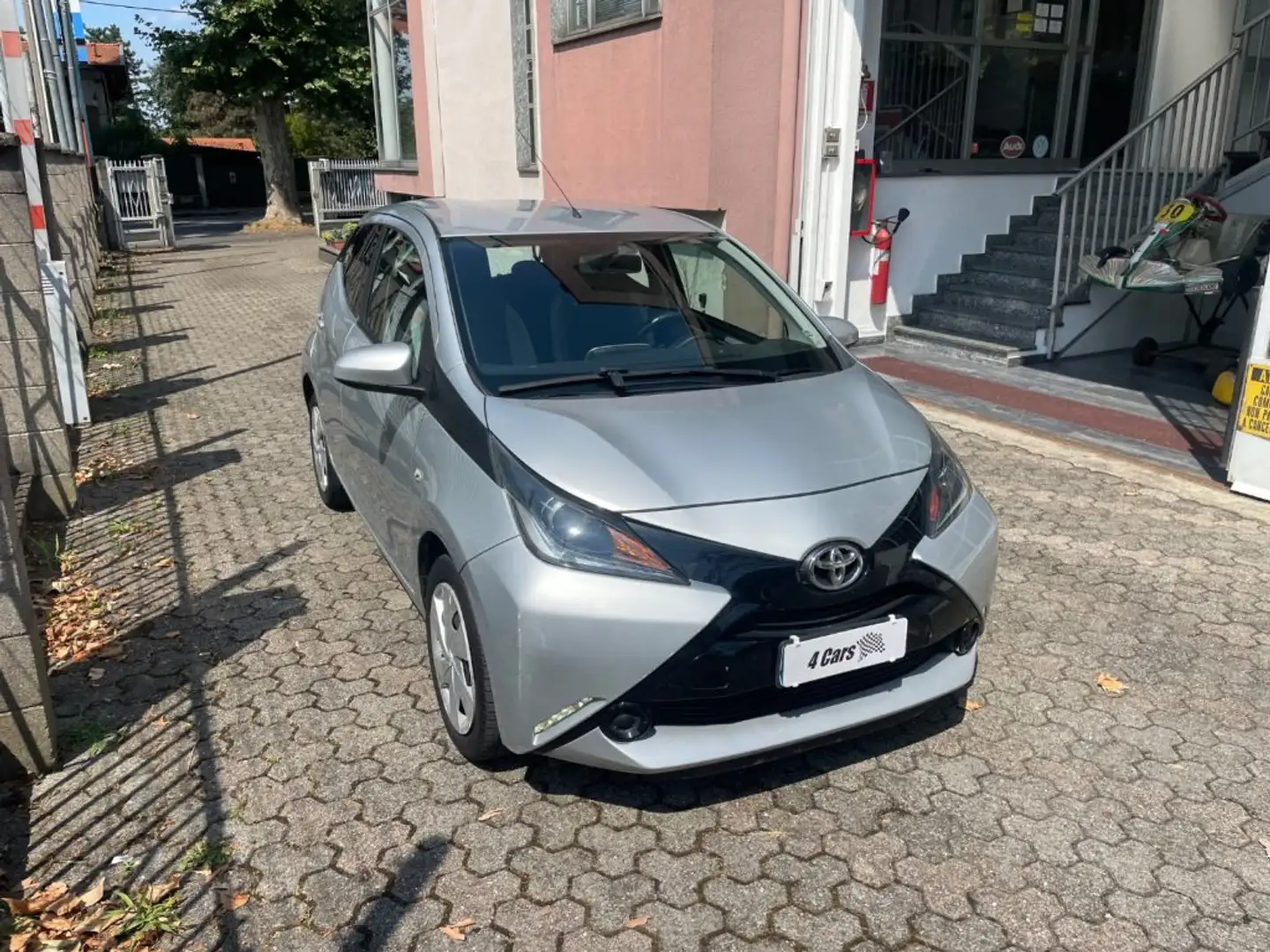 Toyota Aygo 1.0 VVT-i 69 CV 5 porte  MMT Grigio - 1