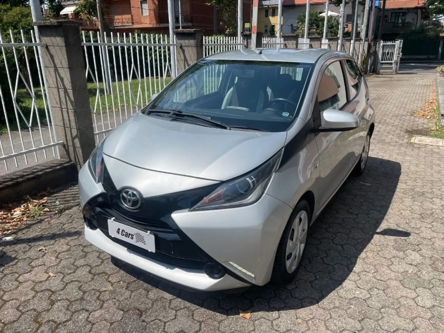 Toyota Aygo 1.0 VVT-i 69 CV 5 porte  MMT Grigio - 2
