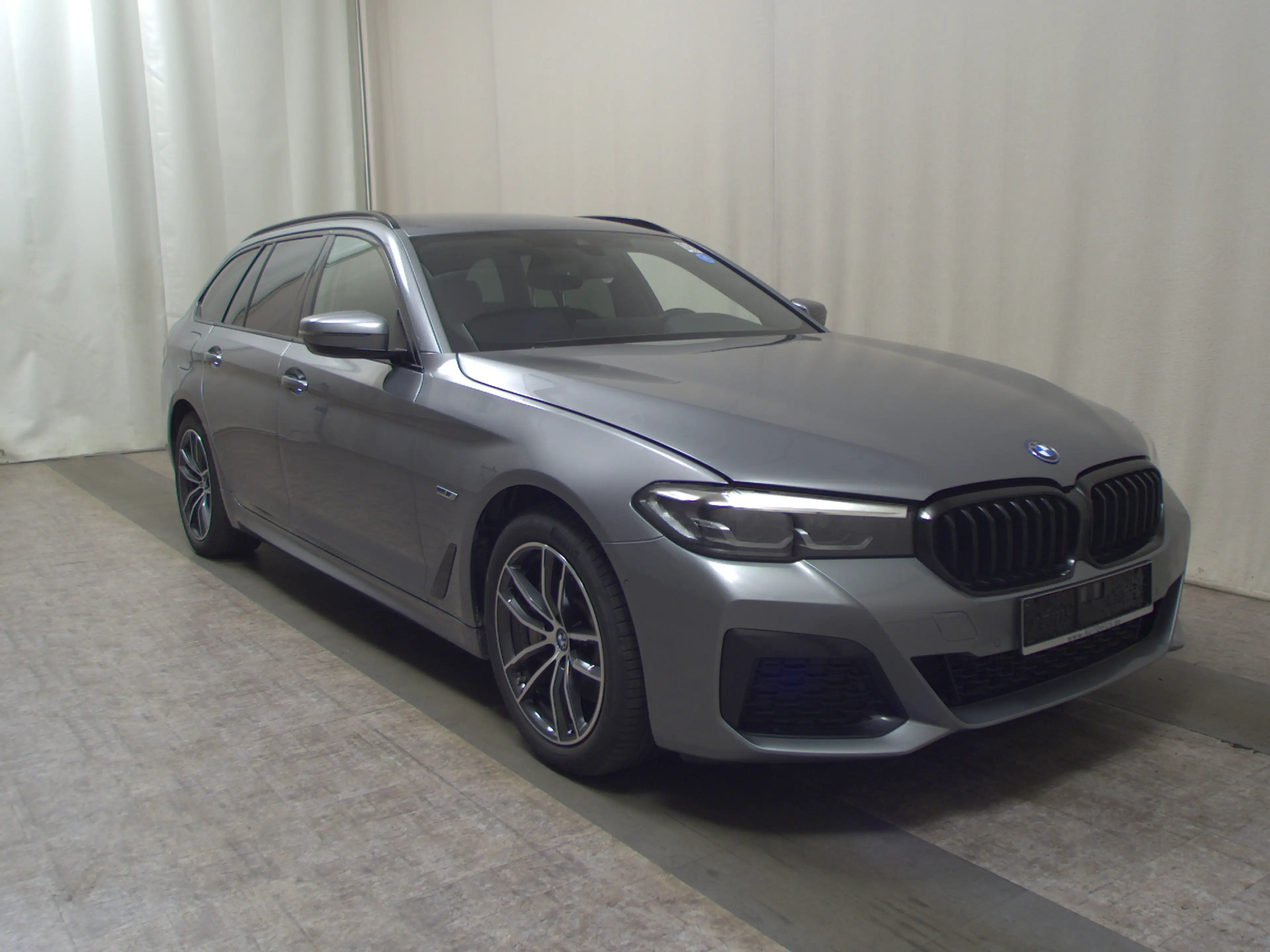 BMW 530 e Touring M-Sport Leder Navi LED LC prof. RFK — photo 3