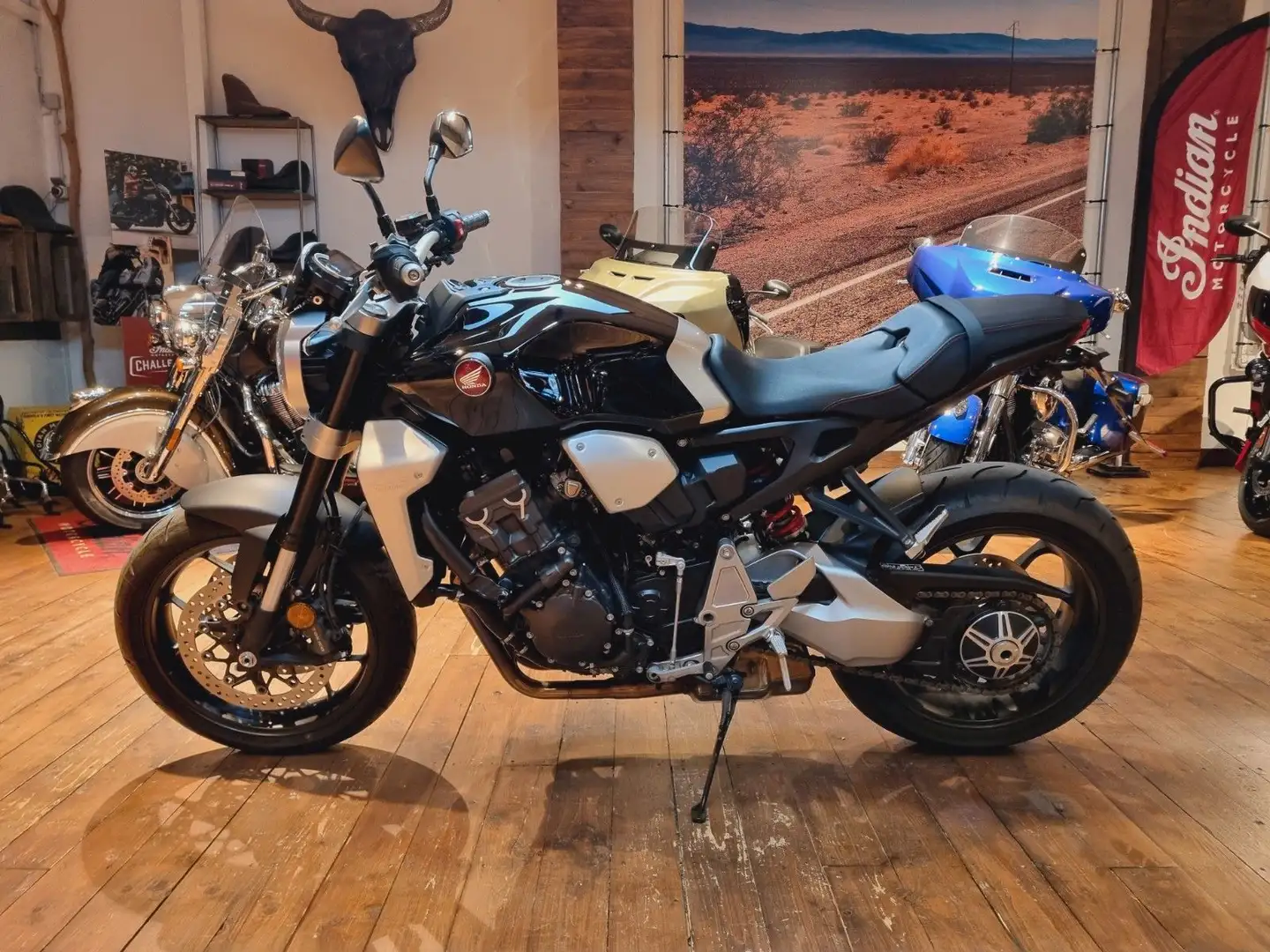 Honda CB 1000 RA "1.785 KM"  100 Jahre  (250/4,99%) Black - 1