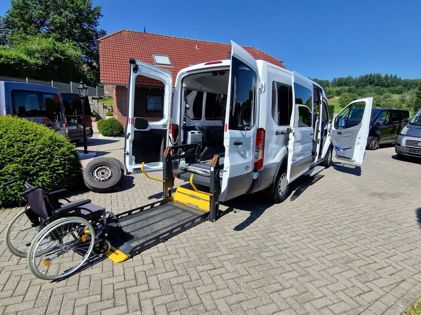 Ford Transit Kombi 350 L3 Trend*BGG*6Sitzer*el.Rampe* Wit - 1