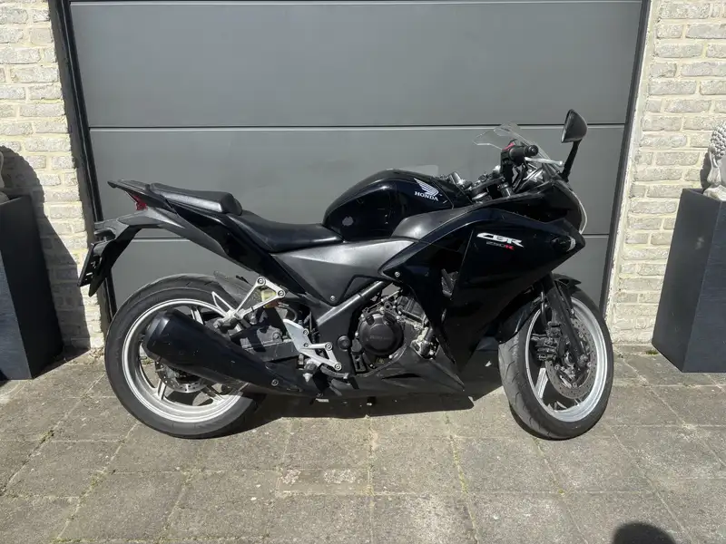 Honda CBR 250 R - foto 4
