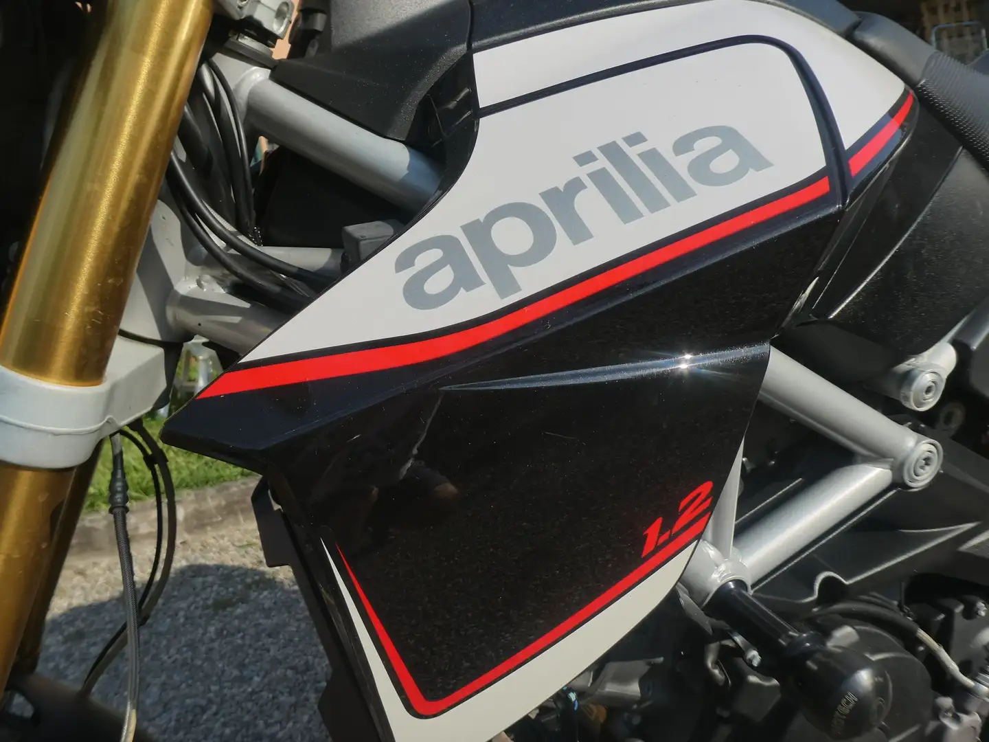 Aprilia Dorsoduro 1200 ABS TCS + Quick Shift Healtech Biały - 1