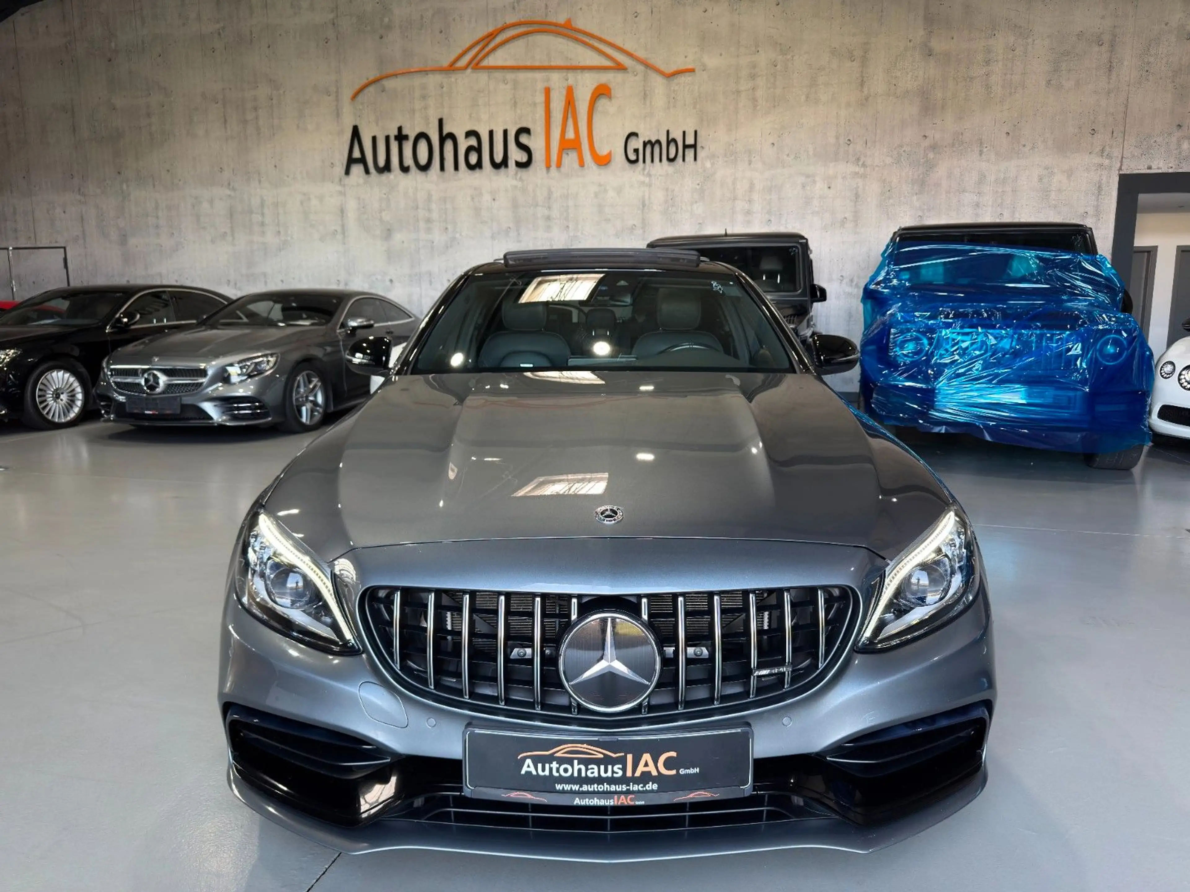 Mercedes-Benz C 63 AMG /LIM/PANO/NAVI/VOLLDIGIT/LED/RFK/PERFORM — photo 3