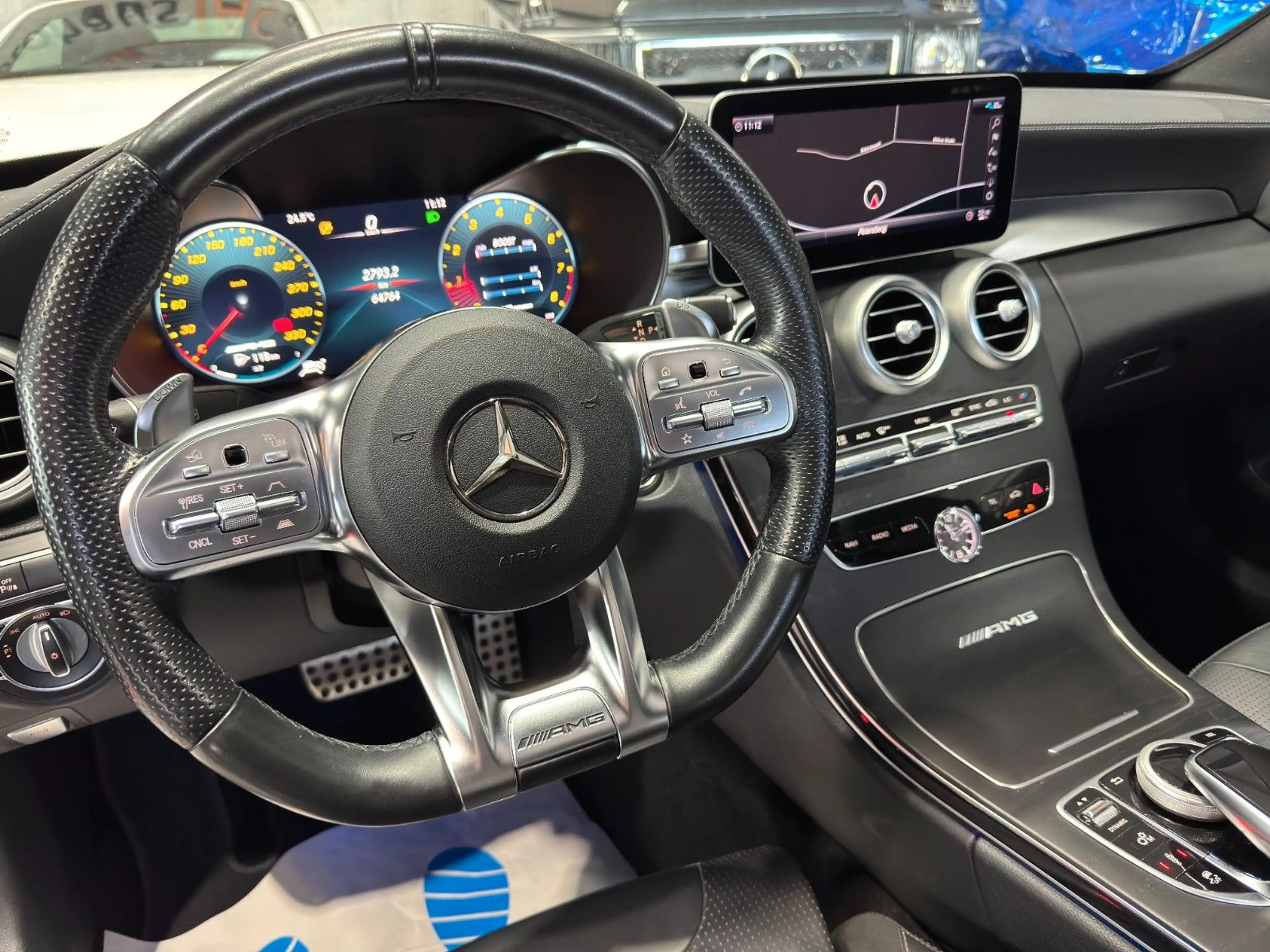 Mercedes-Benz C 63 AMG /LIM/PANO/NAVI/VOLLDIGIT/LED/RFK/PERFORM — photo 9