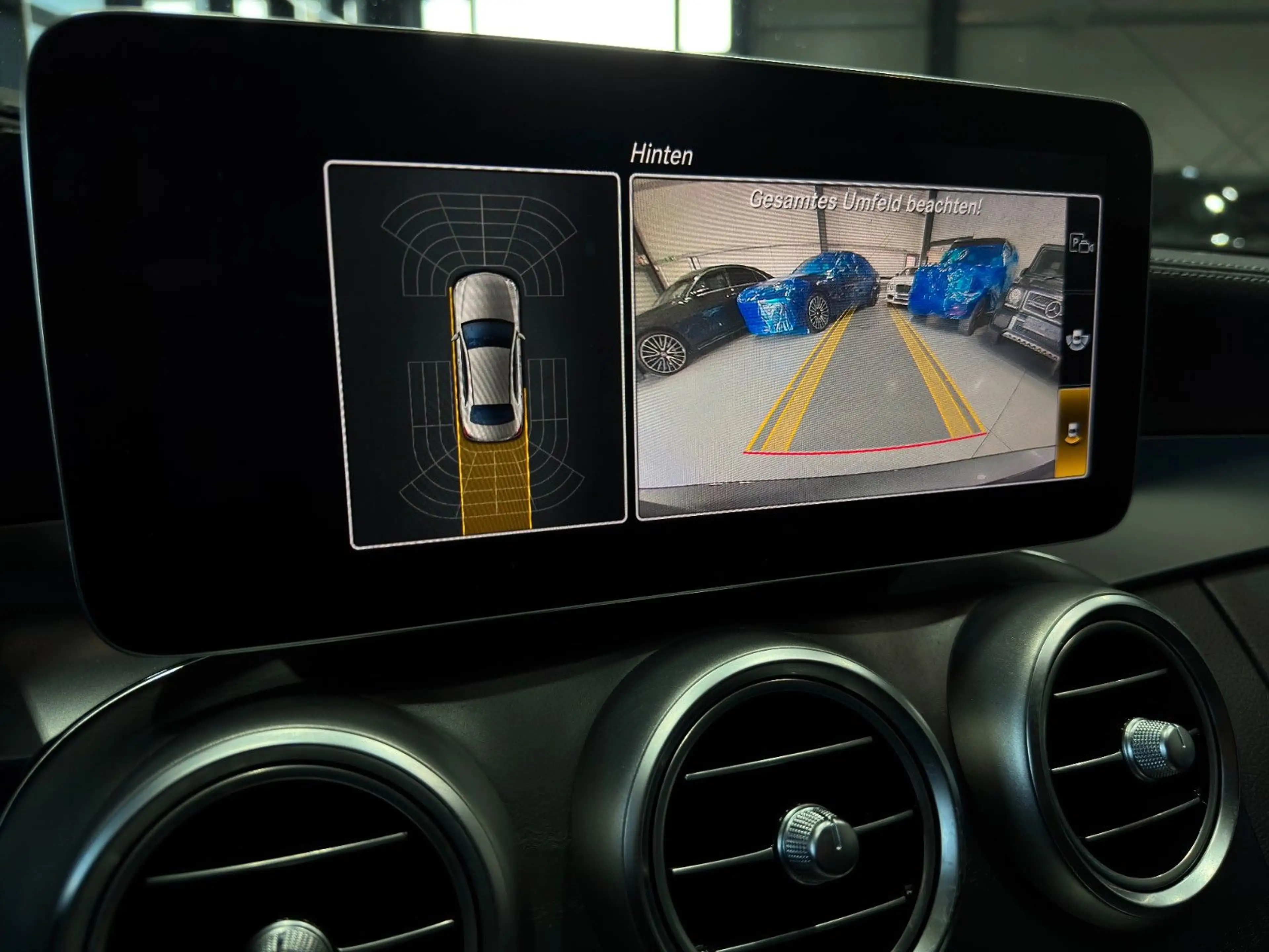 Mercedes-Benz C 63 AMG /LIM/PANO/NAVI/VOLLDIGIT/LED/RFK/PERFORM — photo 12